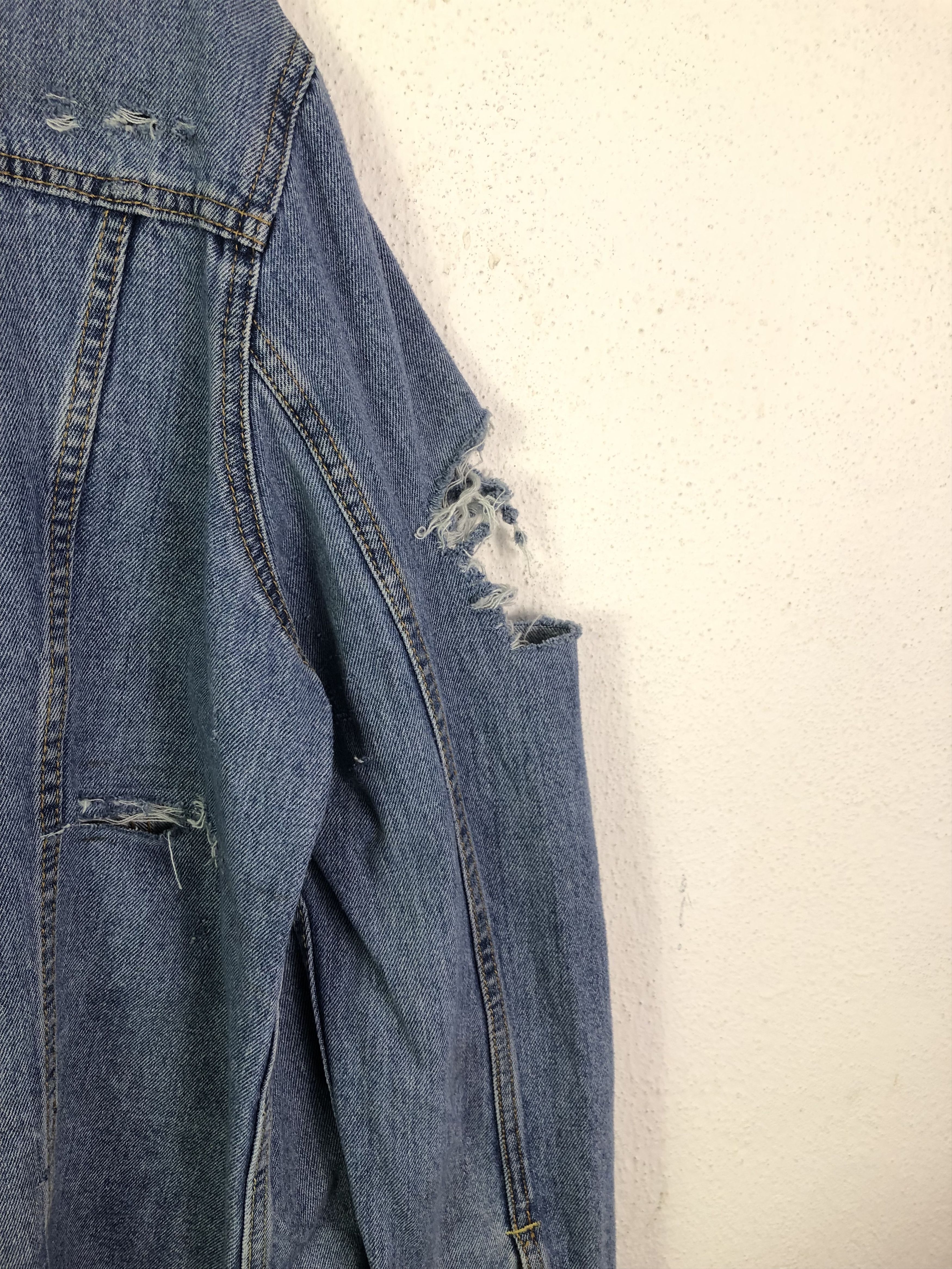 Levi's × Vintage Vintage Levis Distressed Ripped Denim Jacket Size US XL / EU 56 / 4 - 8 Thumbnail
