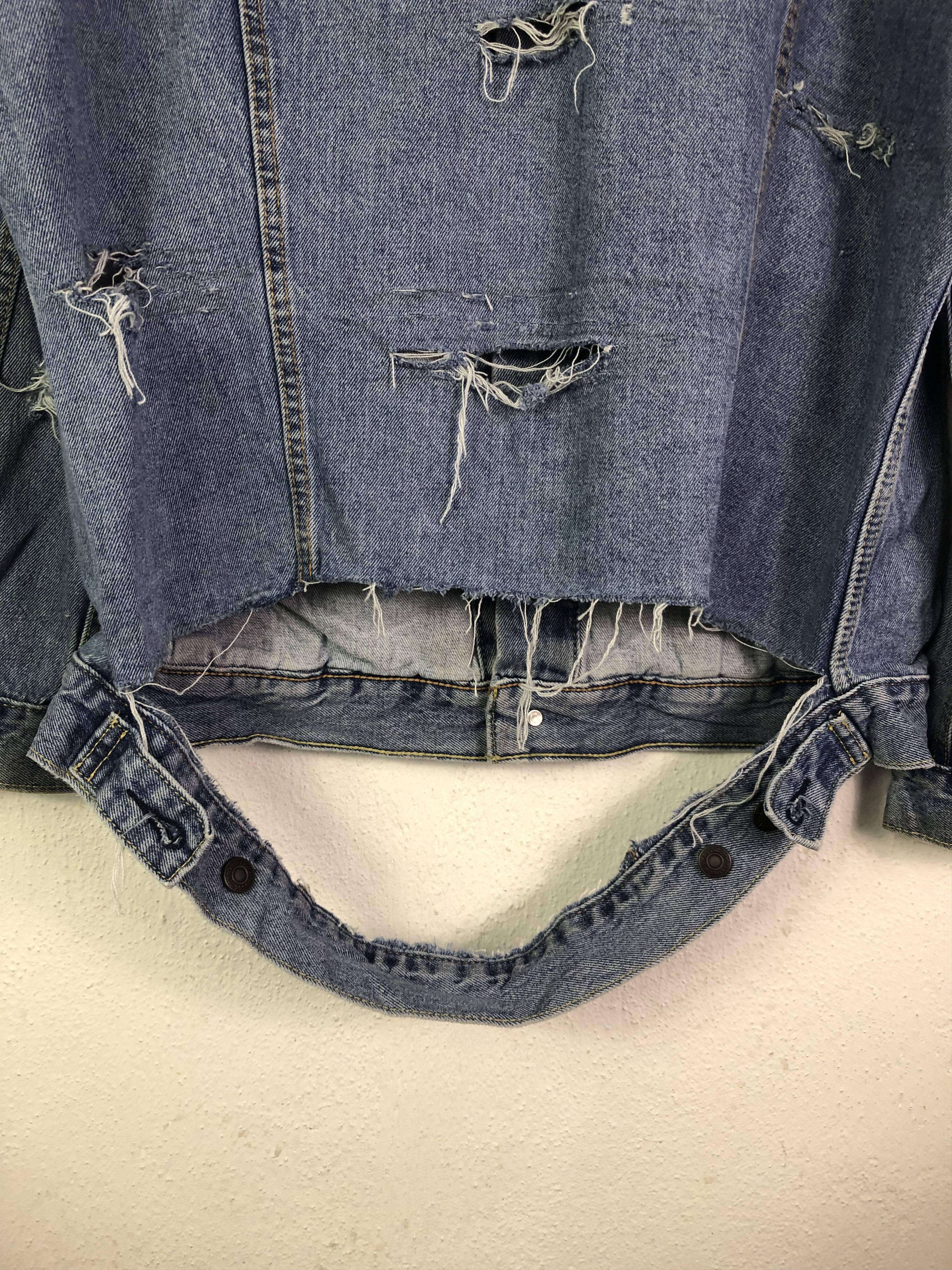Levi's × Vintage Vintage Levis Distressed Ripped Denim Jacket Size US XL / EU 56 / 4 - 11 Thumbnail