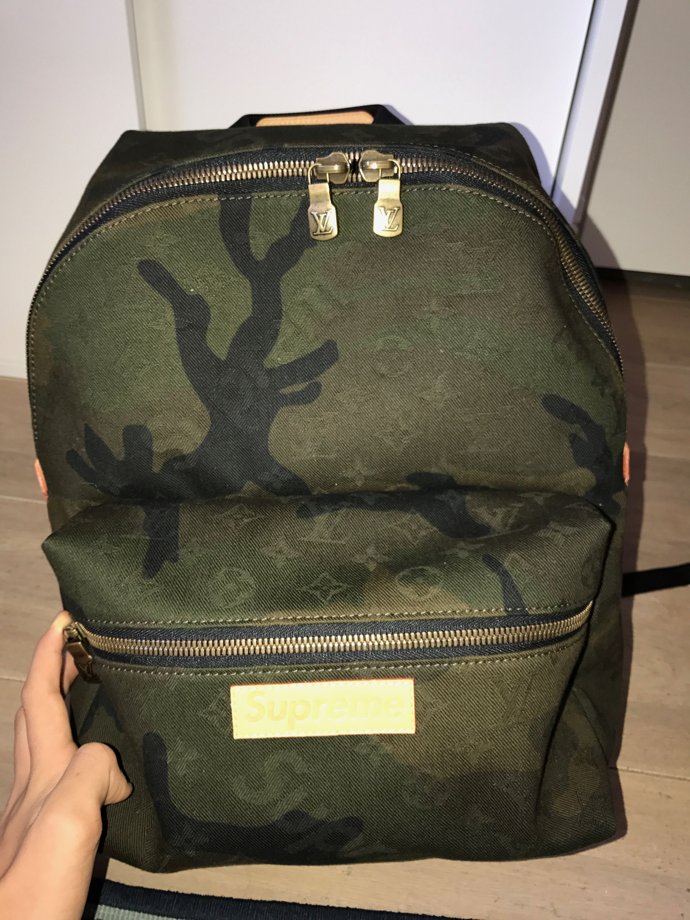 Louis vuitton supreme camo backpack best sale