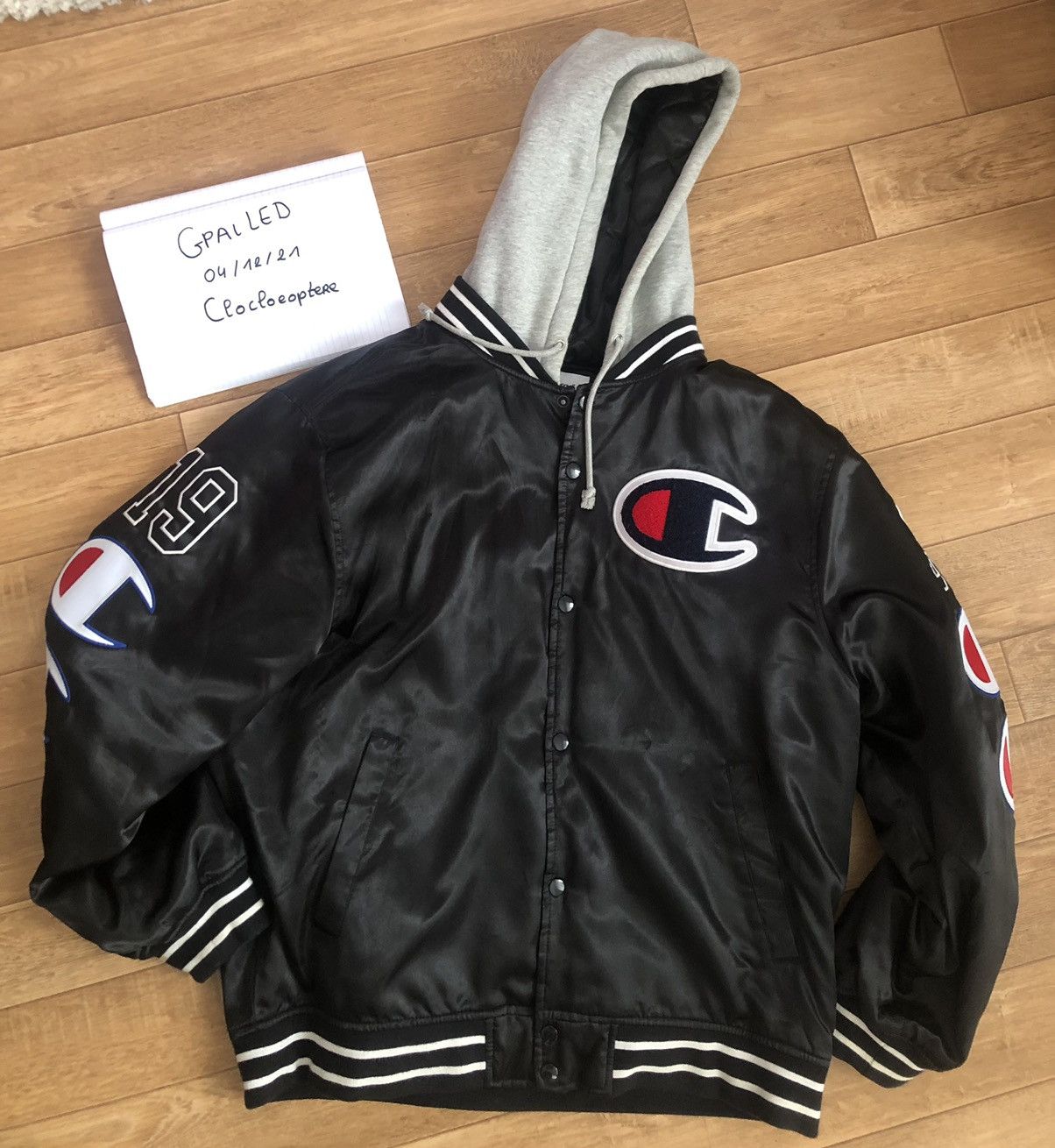 国内配送】 Champion Satin Varsity Jacket スタジャン