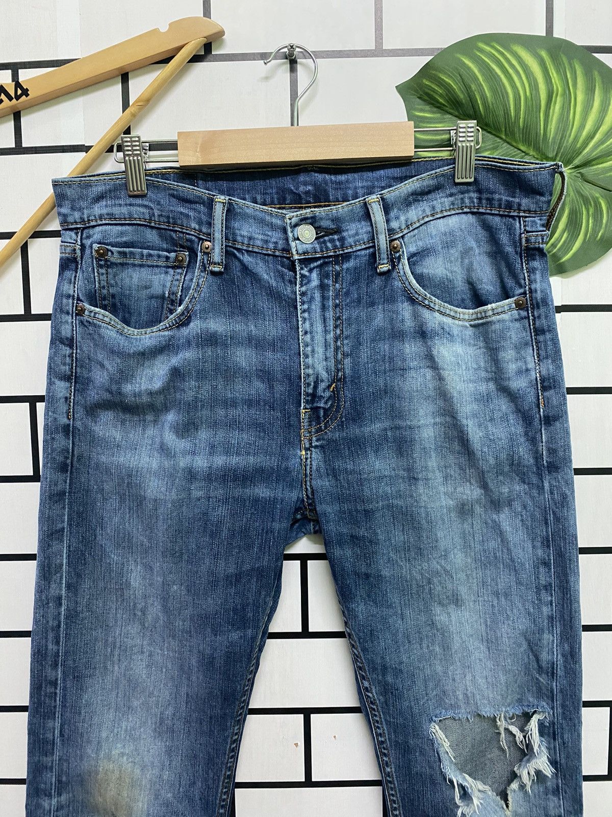 Levi's × Vintage Vintage Levi's 513 distressed jean -L44 Size US 33 - 3 Thumbnail