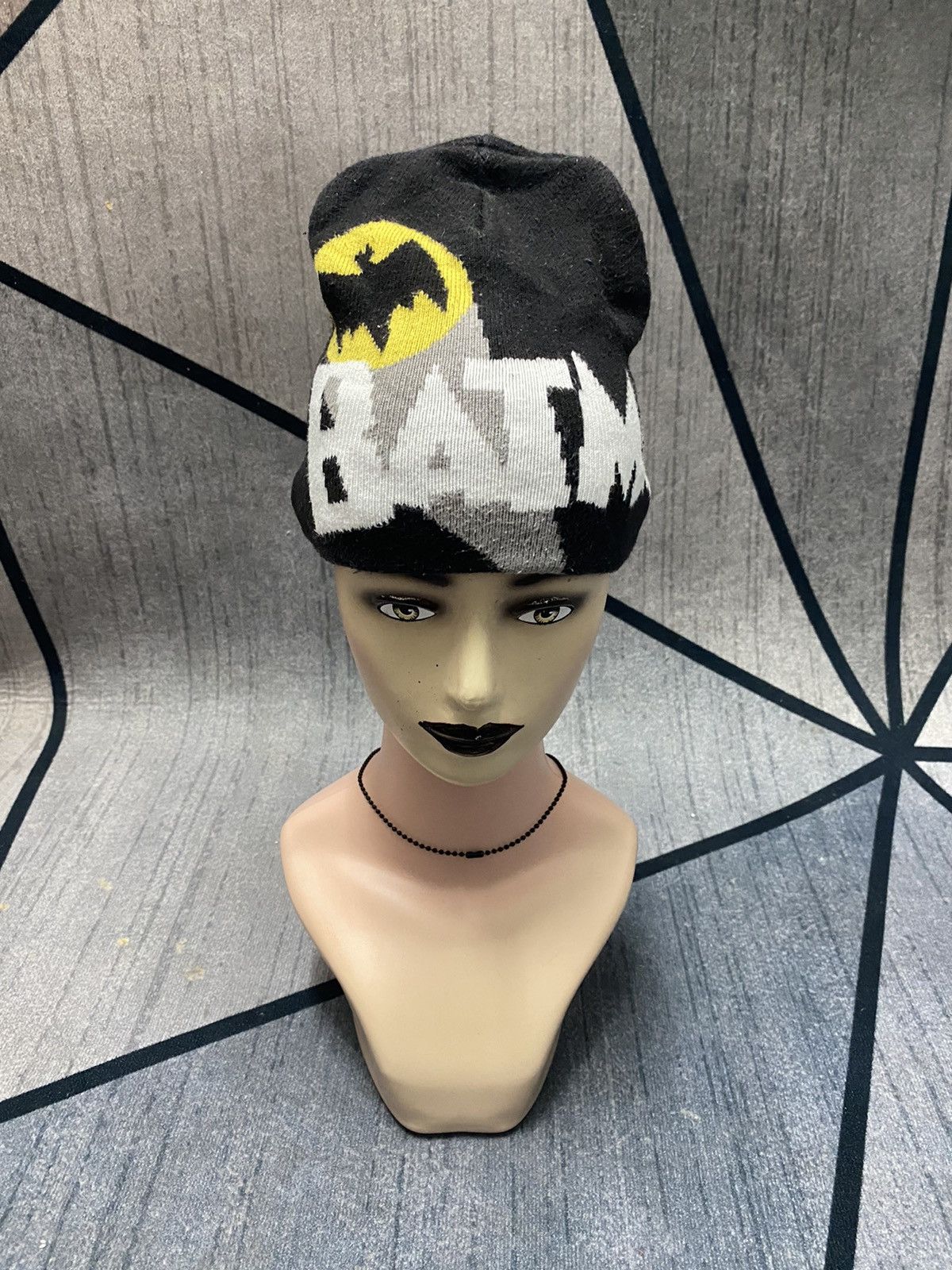 DC Comics H&M Batman Logo Short Beanie Hat Size ONE SIZE - 1 Thumbnail