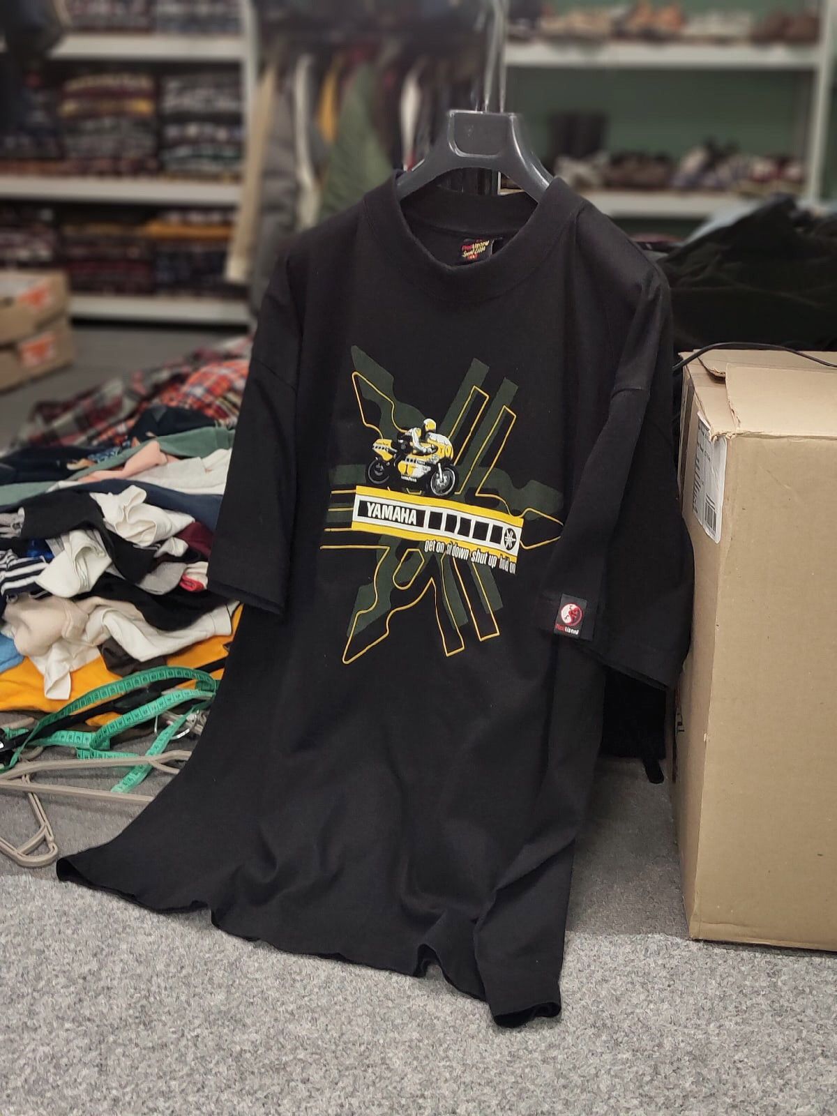 Yamaha Vintage Yamaha Kenny Roberts Race Motorcycle T shirt Size US XL / EU 56 / 4 - 14 Thumbnail