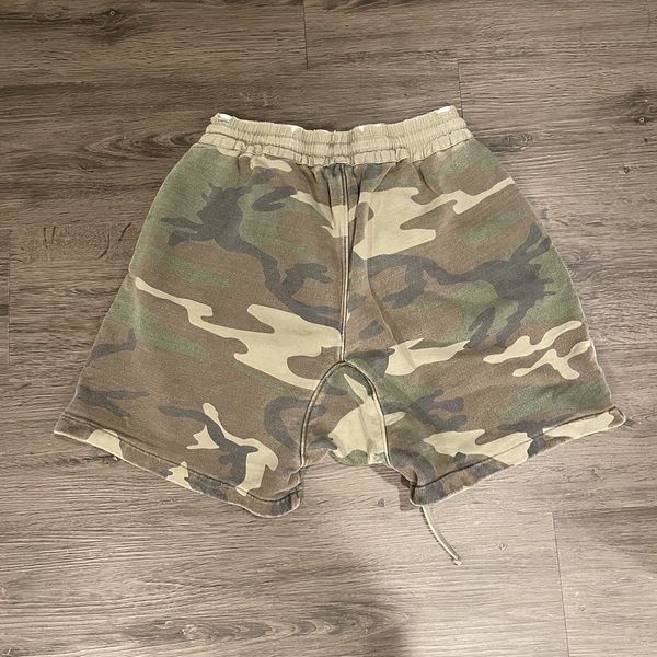 Fear of God Fear of god essentials collection 2 camo sweat shorts