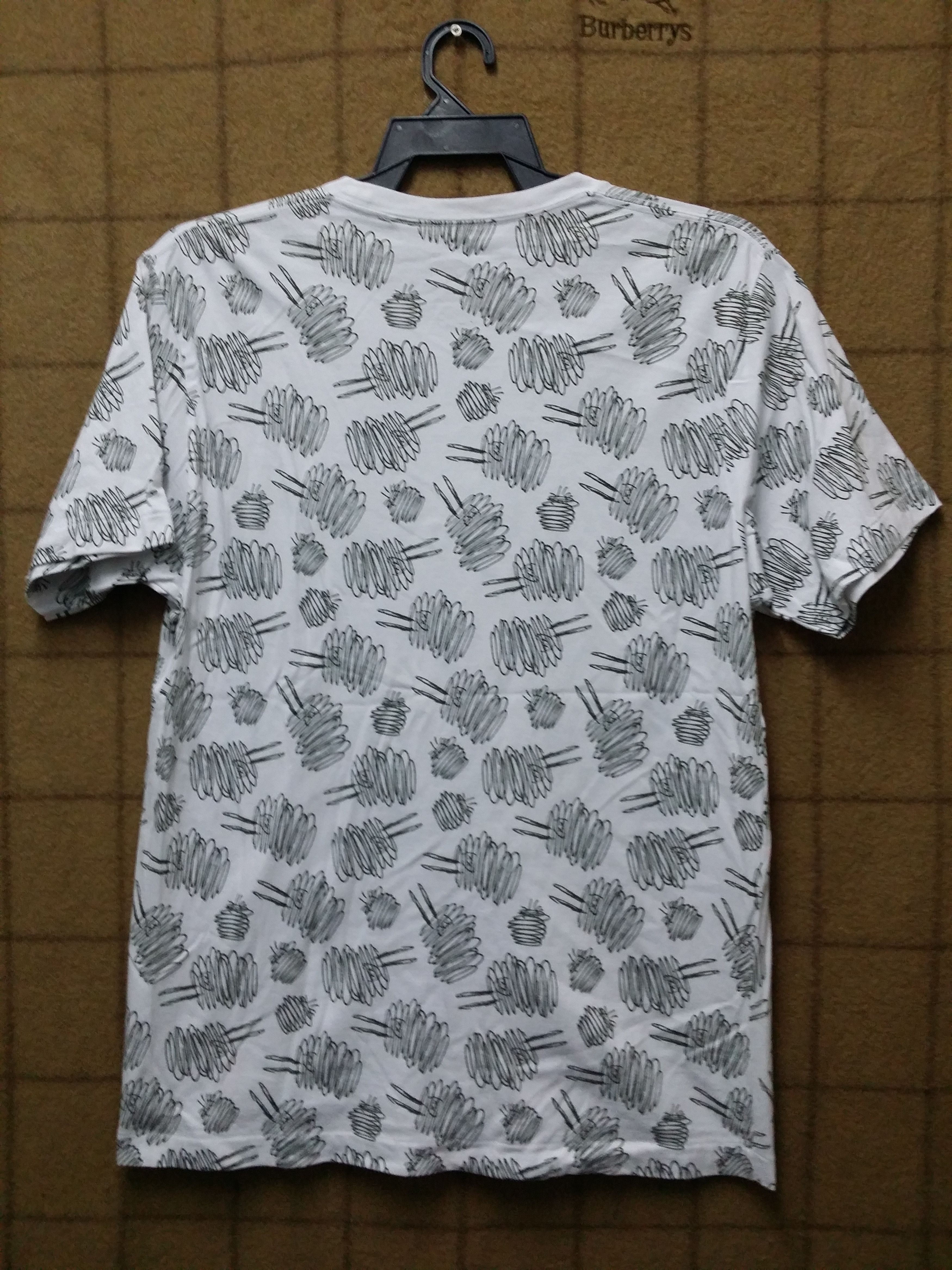 Kaws × Peanuts × Uniqlo Grail🔥Kaws x peanuts x uniqlo fullprint t shirt Size US M / EU 48-50 / 2 - 1 Thumbnail
