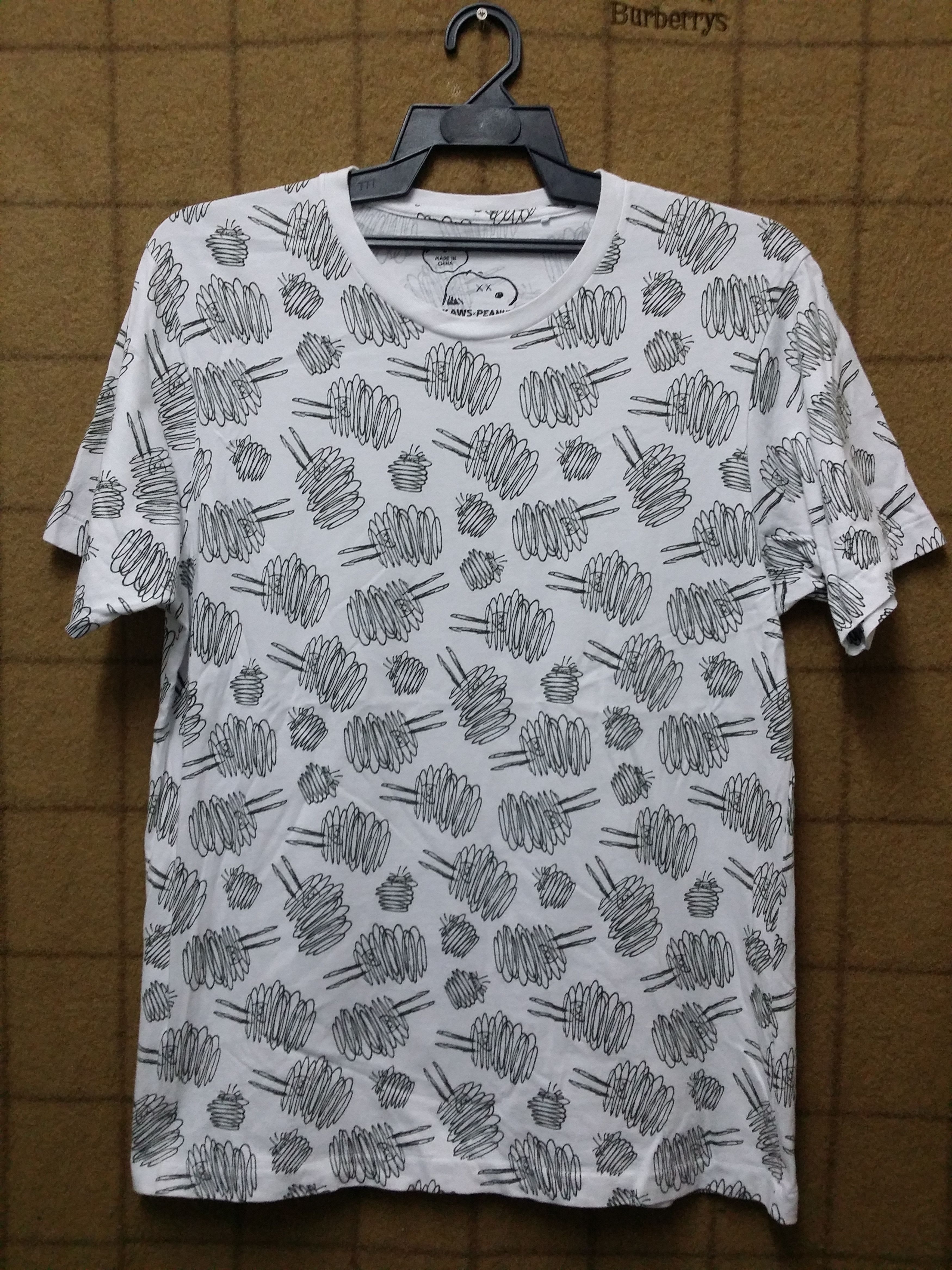Kaws × Peanuts × Uniqlo Grail🔥Kaws x peanuts x uniqlo fullprint t shirt Size US M / EU 48-50 / 2 - 2 Thumbnail
