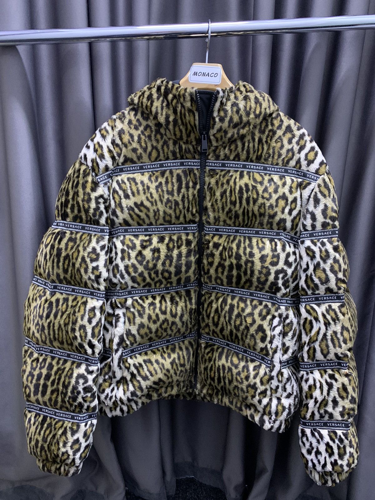 Versace New Versace Puffer Jacket Leopard Print Logo Size:48