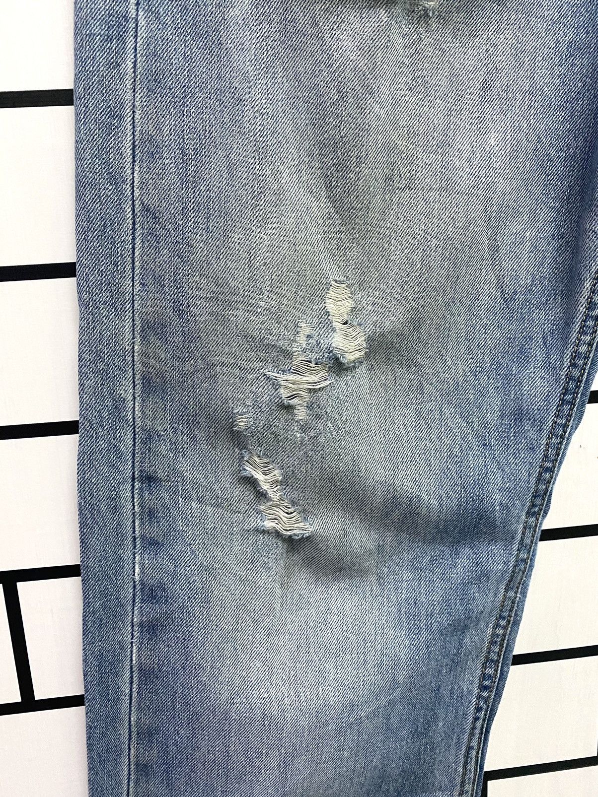 Levi's × Vintage Vintage Levis 505 Distressed Denim -L47 Size US 33 - 7 Thumbnail