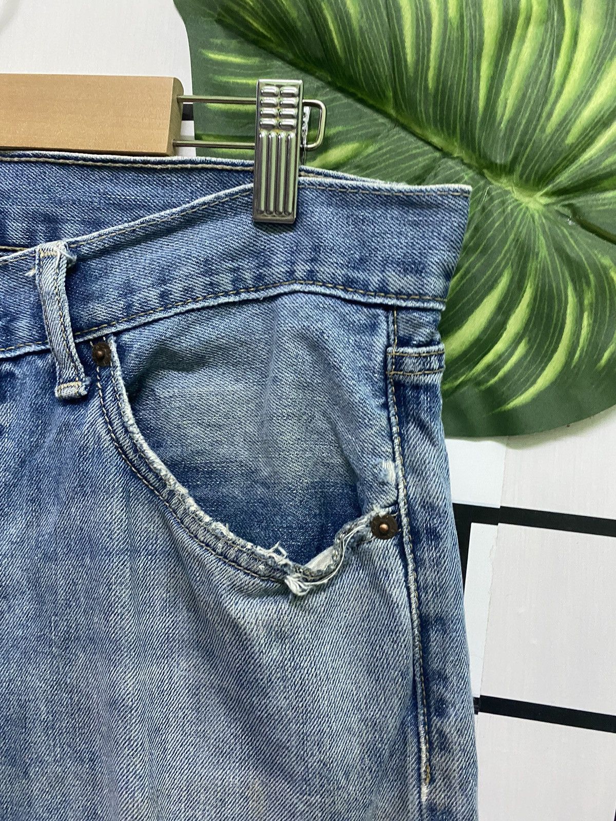 Levi's × Vintage Vintage Levis 505 Distressed Denim -L47 Size US 33 - 8 Thumbnail