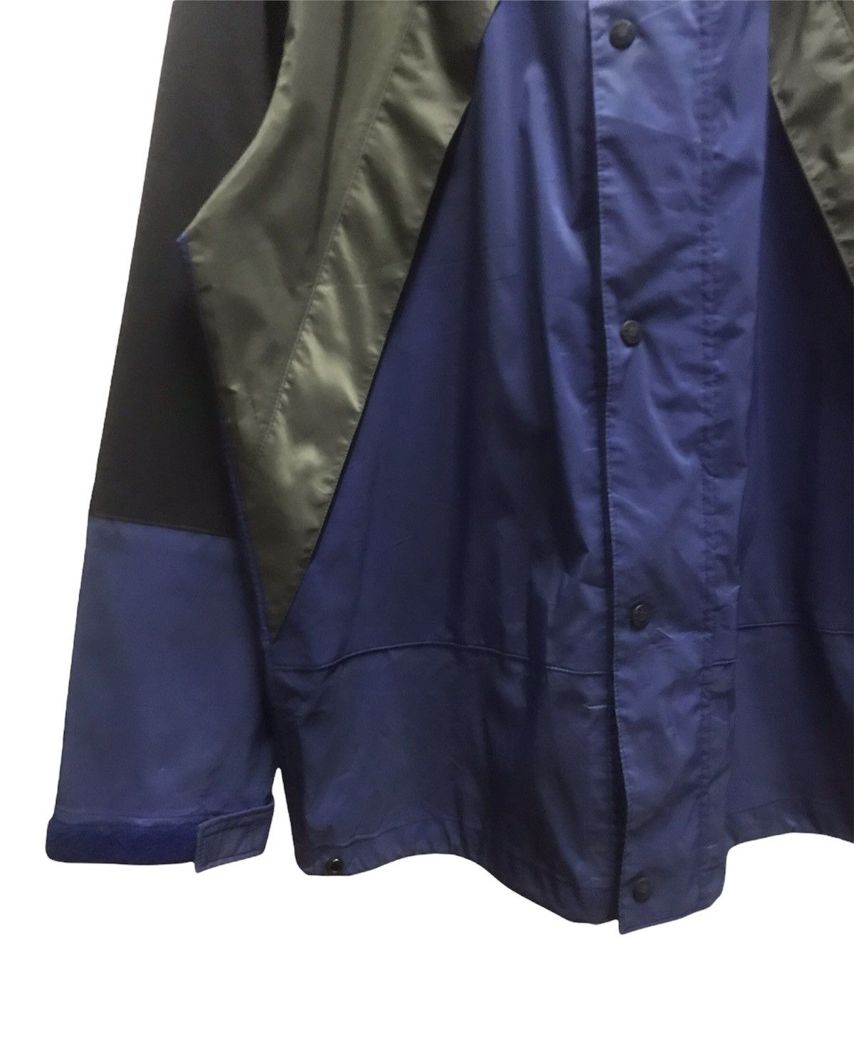 The North Face TNF Tri-Tone Waterproof Jacket Size US M / EU 48-50 / 2 - 5 Thumbnail