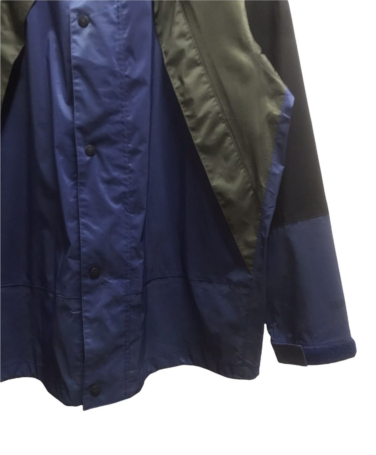 The North Face TNF Tri-Tone Waterproof Jacket Size US M / EU 48-50 / 2 - 4 Thumbnail