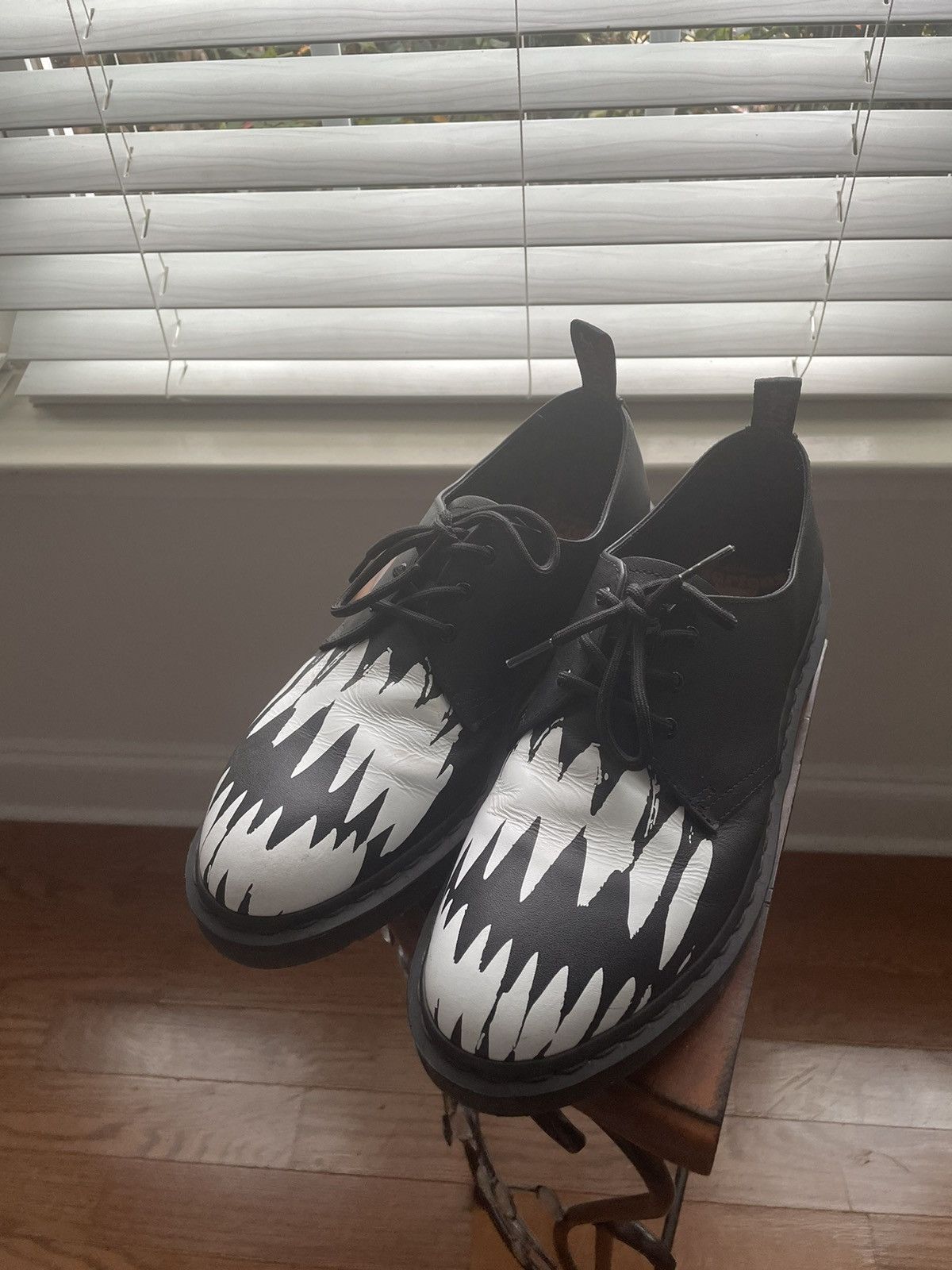 pleasures doc martens 1461