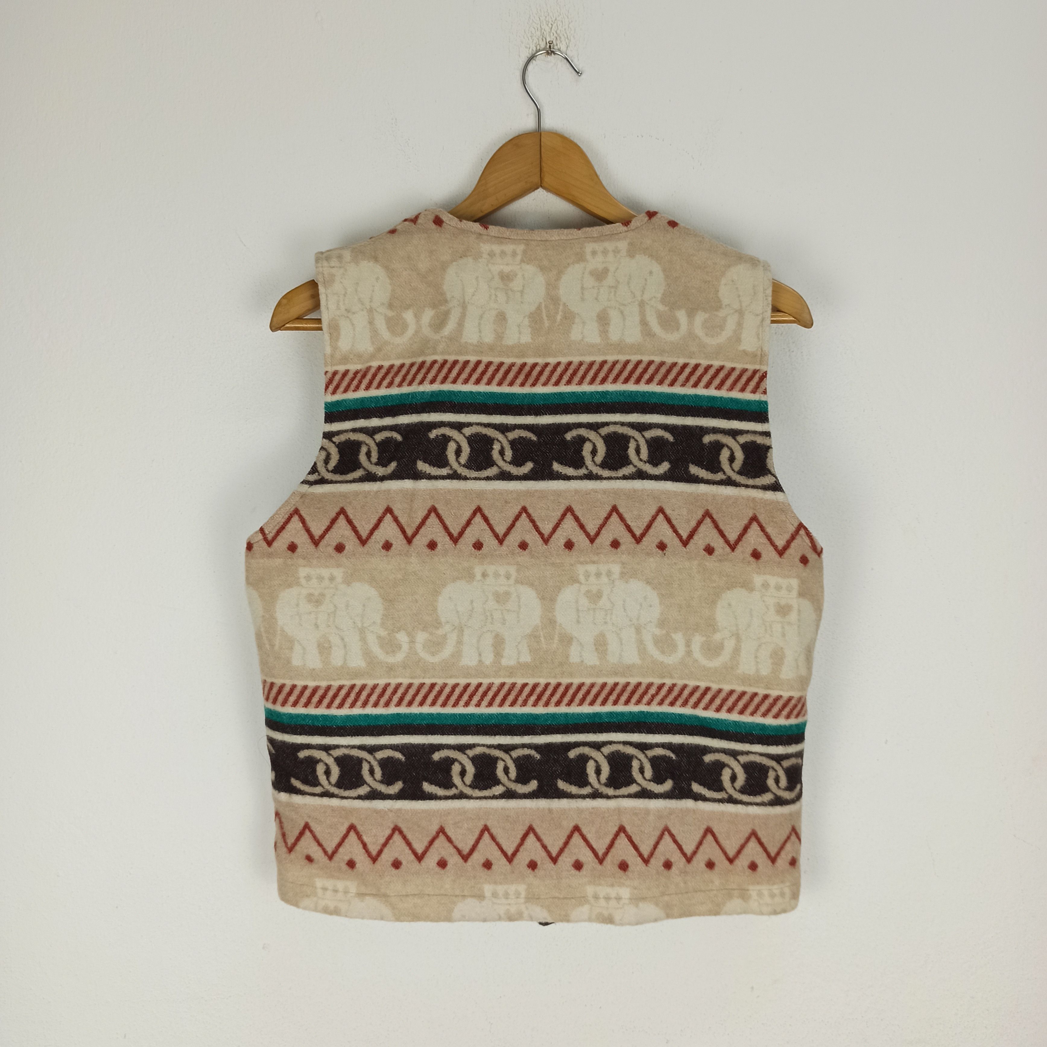 Japanese Brand Vintage Japanese Brand Vest Wool Elephant Design From Japan Size US M / EU 48-50 / 2 - 4 Thumbnail