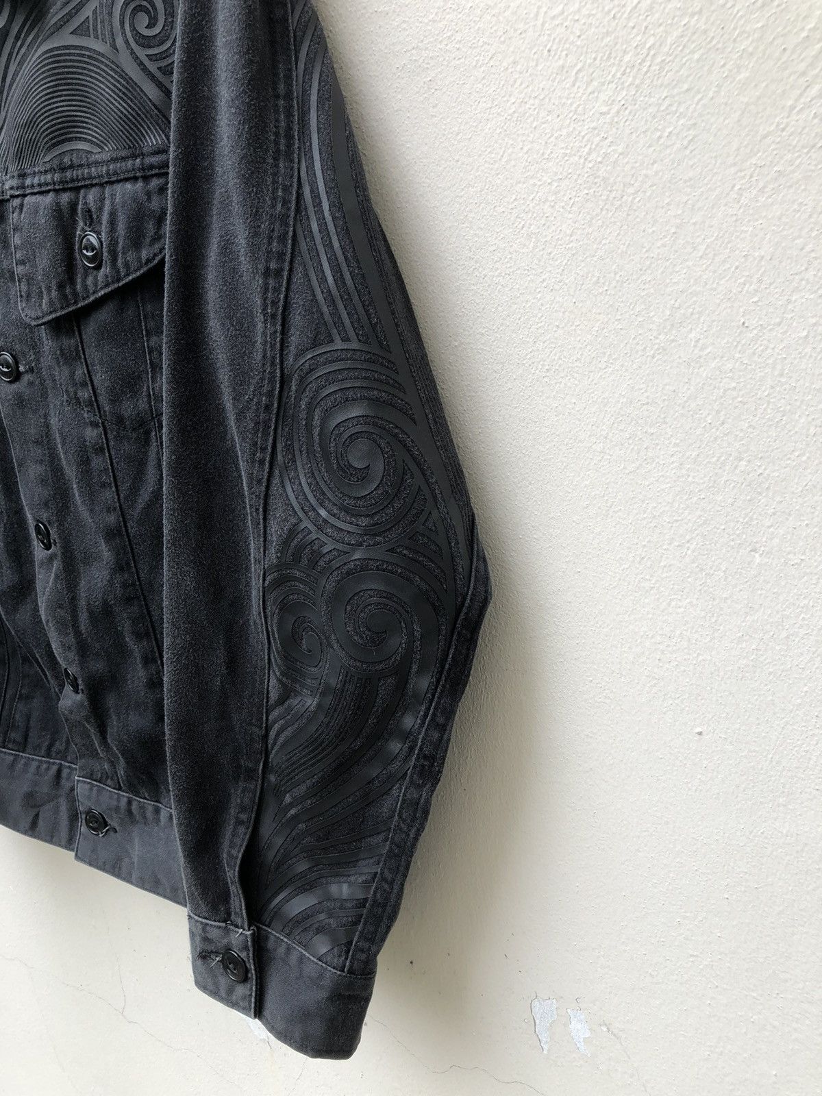 The Viridi-anne 90s Peacemaker Japan Ethnic Tribe Faded Black Trucker Jacket Size US L / EU 52-54 / 3 - 9 Thumbnail