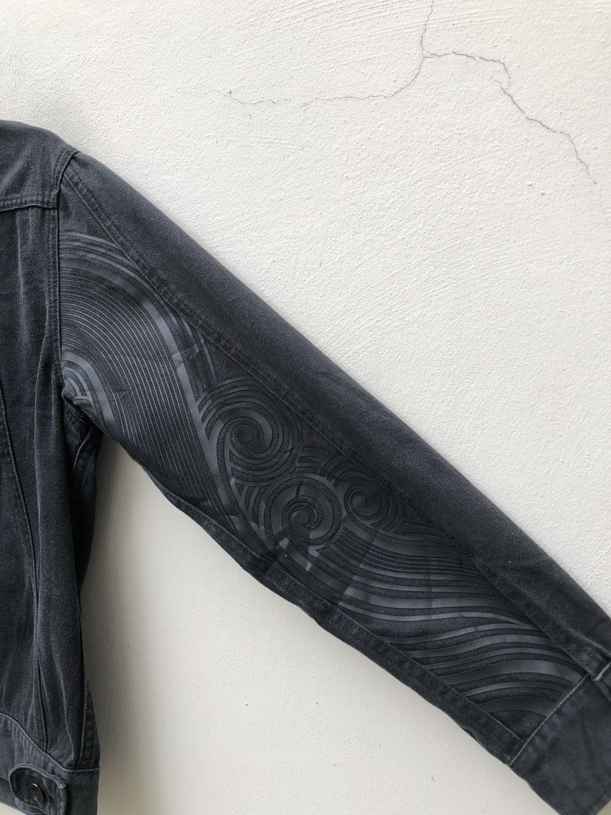 The Viridi-anne 90s Peacemaker Japan Ethnic Tribe Faded Black Trucker Jacket Size US L / EU 52-54 / 3 - 16 Thumbnail