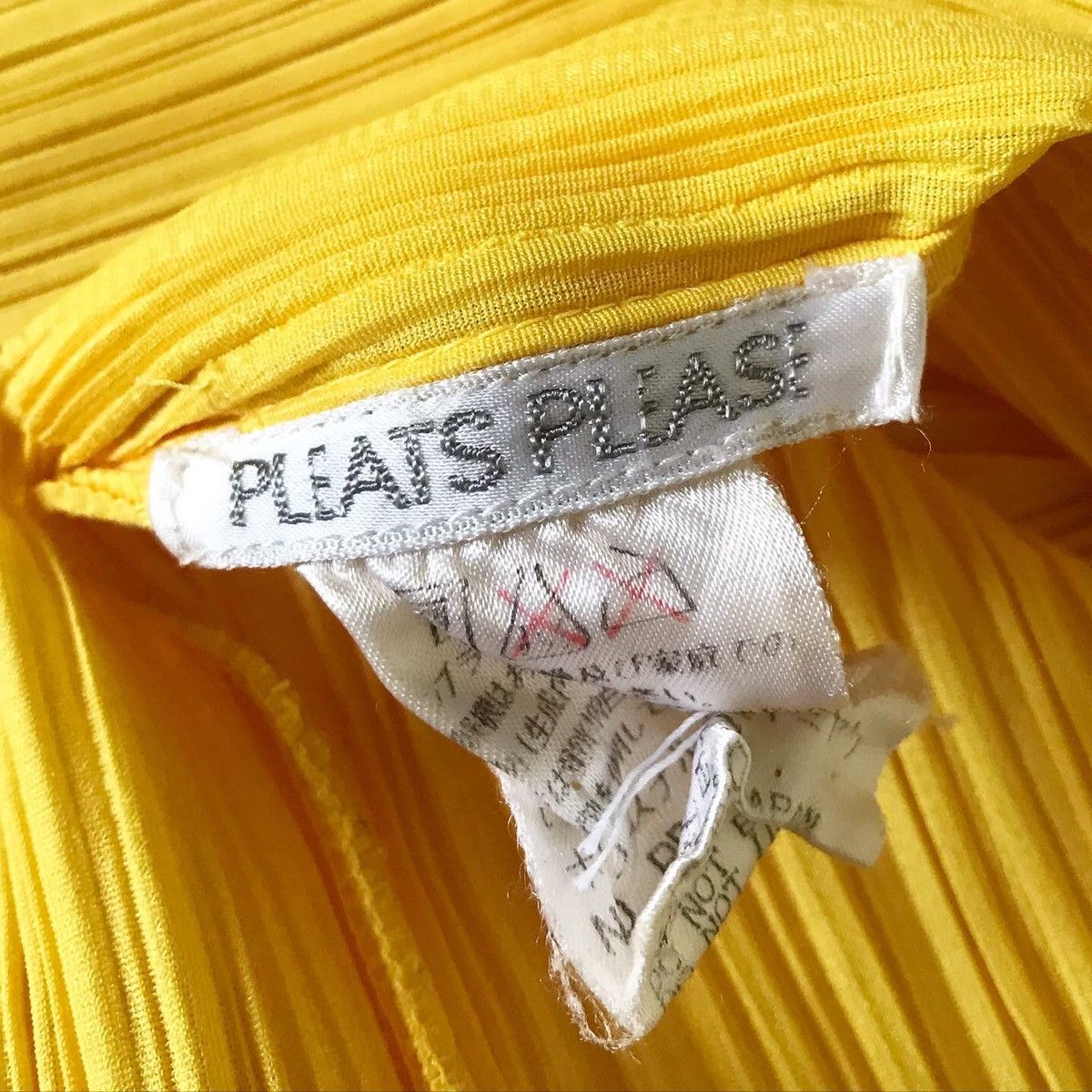 Issey Miyake *FINAL DROP* issey miyake pleats please yellow cardigan Size US S / EU 44-46 / 1 - 3 Thumbnail