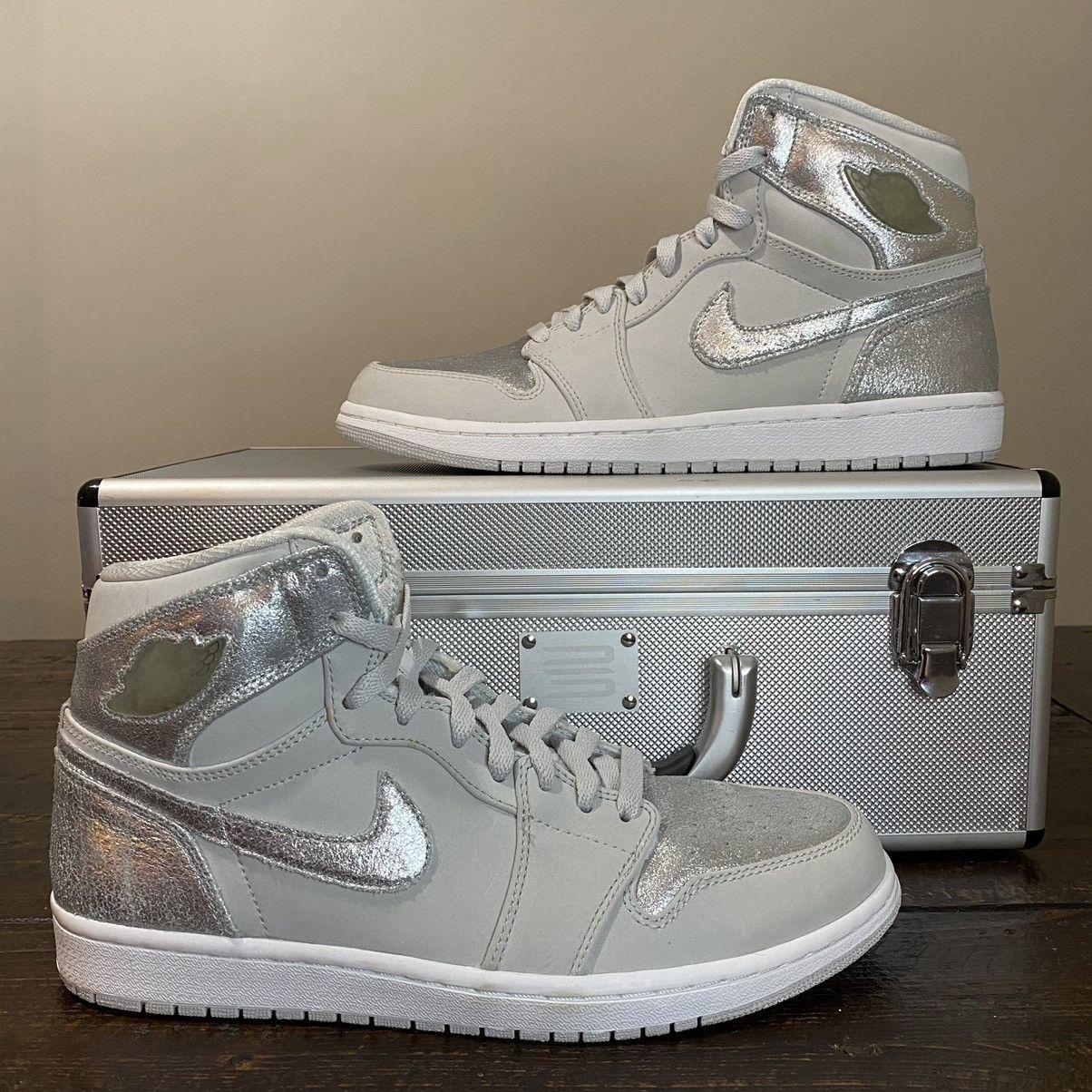 Jordan Brand Air Jordan 1 Retro Hi Silver 25th Anniversary 2010 Size US 10.5 / EU 43-44 - 1 Thumbnail