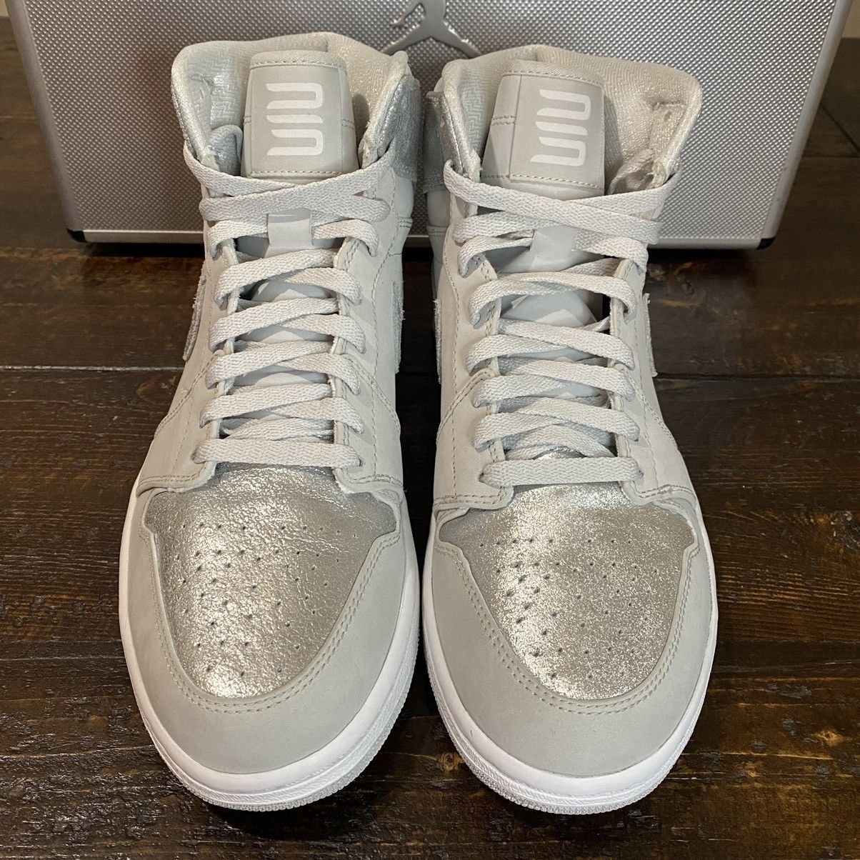 Jordan Brand Air Jordan 1 Retro Hi Silver 25th Anniversary 2010 Size US 10.5 / EU 43-44 - 3 Thumbnail