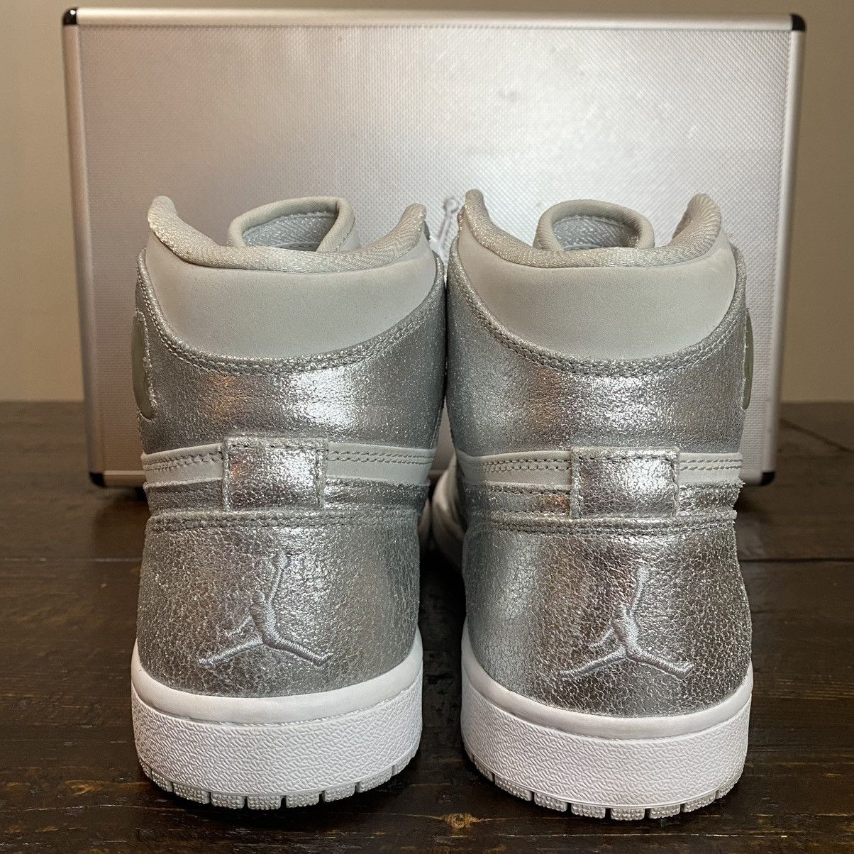 Jordan Brand Air Jordan 1 Retro Hi Silver 25th Anniversary 2010 Size US 10.5 / EU 43-44 - 4 Thumbnail