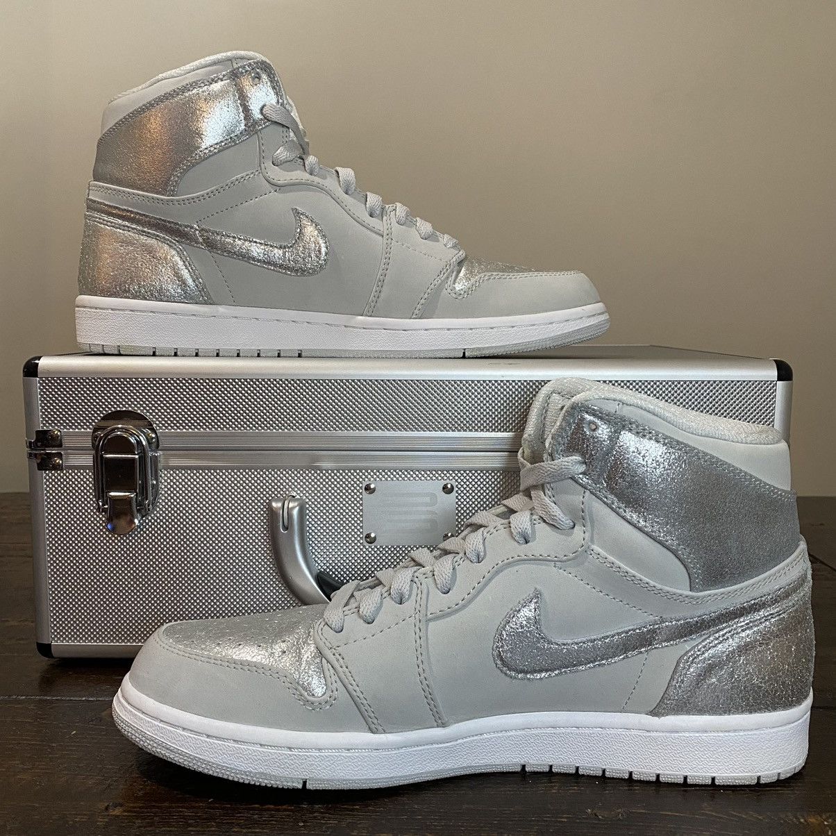 Jordan Brand Air Jordan 1 Retro Hi Silver 25th Anniversary 2010 Size US 10.5 / EU 43-44 - 2 Thumbnail