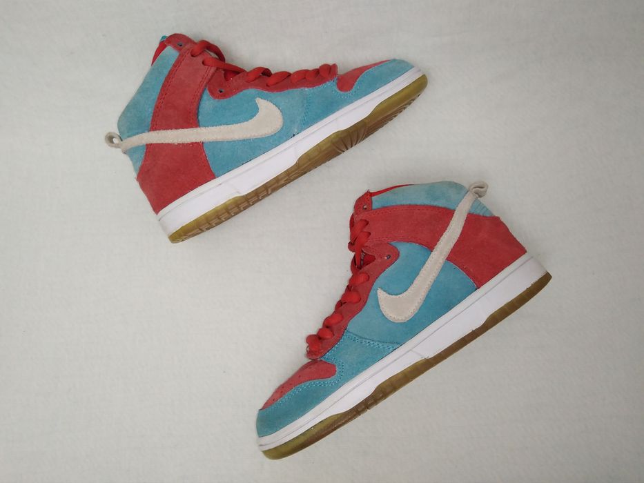 bloody gums nike sb