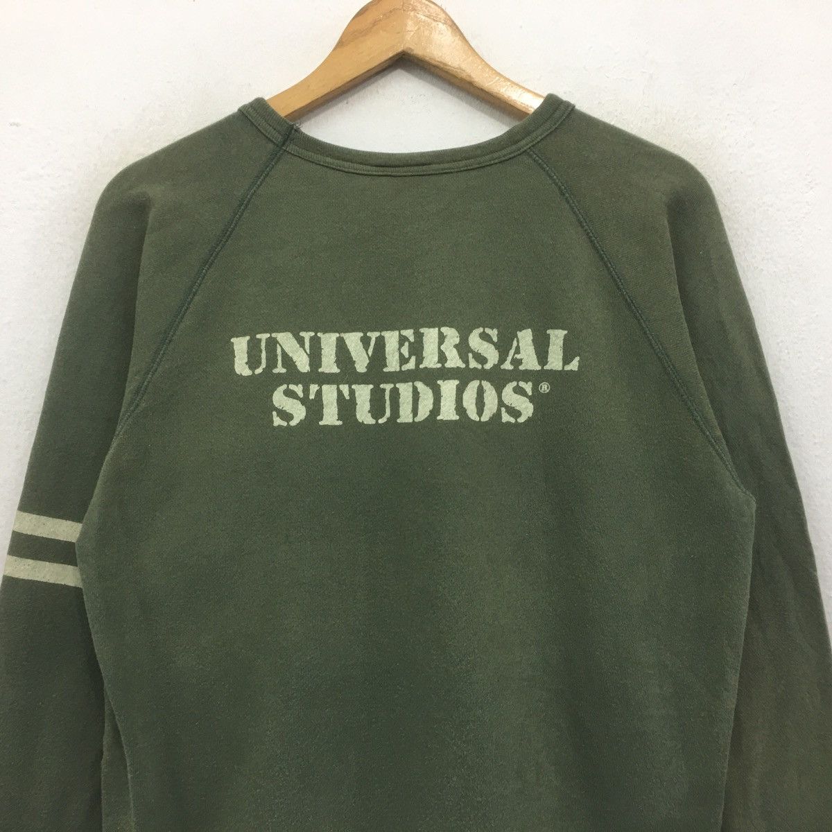 Japanese Brand × Universal Studios UNIVERSAL STUDIO Sweatshirt Crewneck Spellout Osaka Japan Size US M / EU 48-50 / 2 - 9 Thumbnail