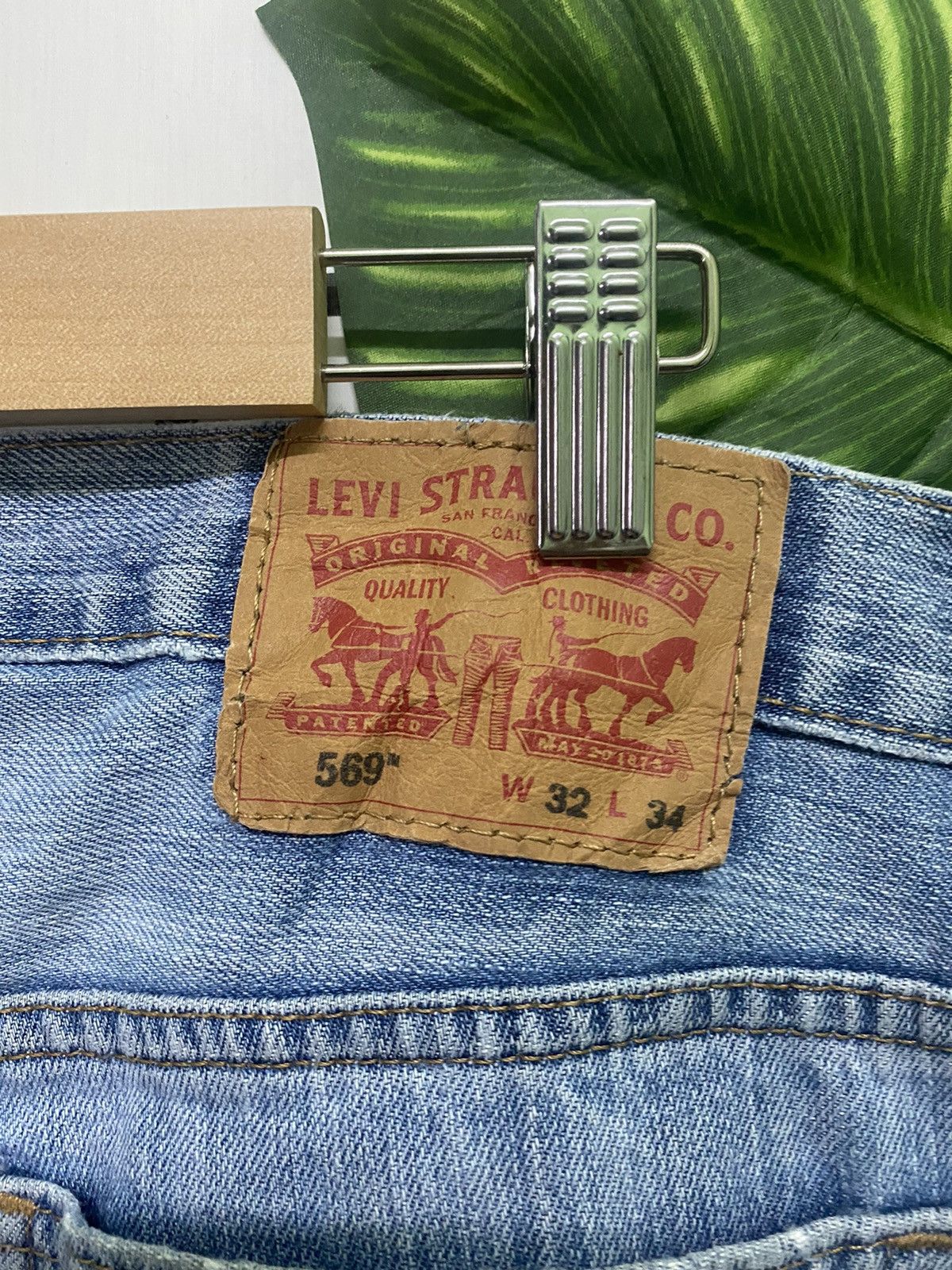 Levi's × Vintage Vintage LEVIS 569 Distressed Denim -L52 Size US 33 - 10 Thumbnail