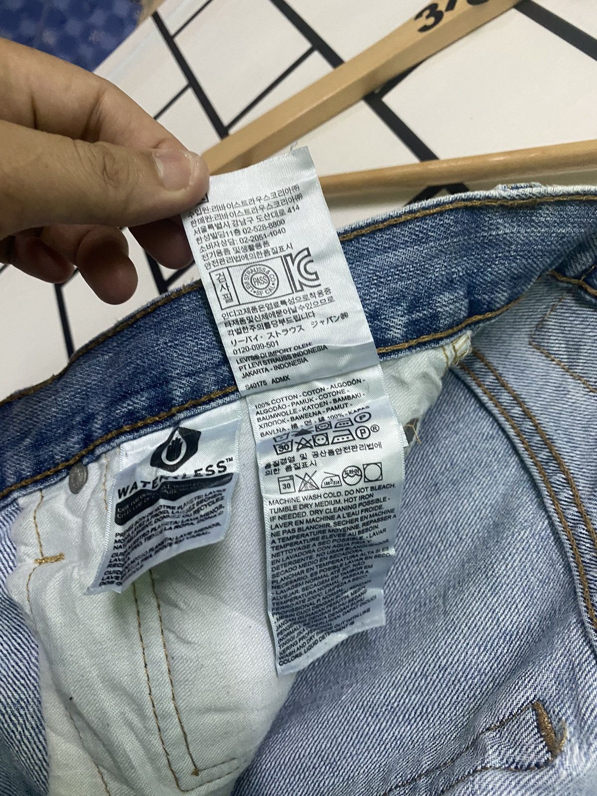 Levi's × Vintage Vintage LEVIS 569 Distressed Denim -L52 Size US 33 - 18 Thumbnail