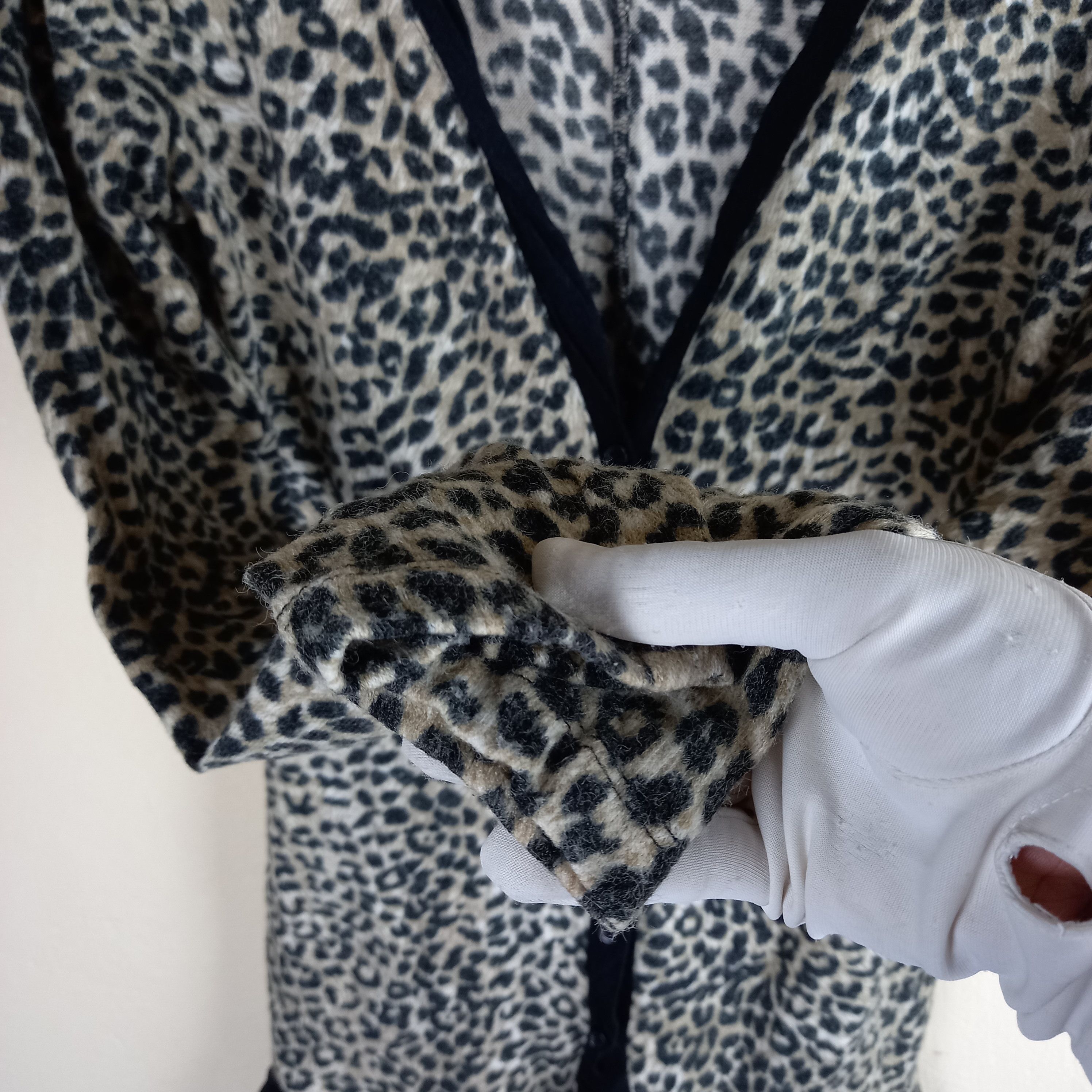 Designer Plastic Island :: Leopard full printed cardigan Size US S / EU 44-46 / 1 - 9 Thumbnail