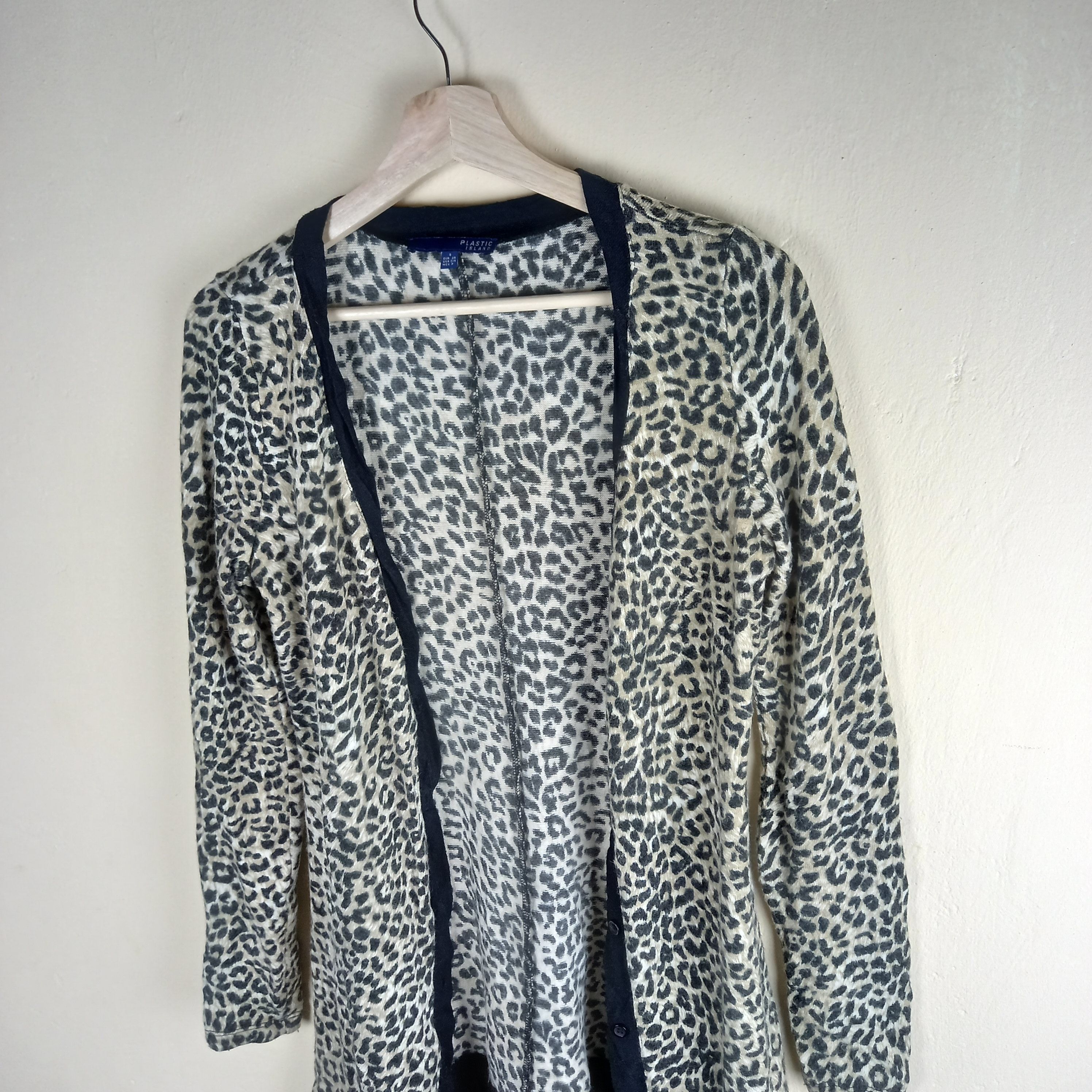 Designer Plastic Island :: Leopard full printed cardigan Size US S / EU 44-46 / 1 - 7 Thumbnail