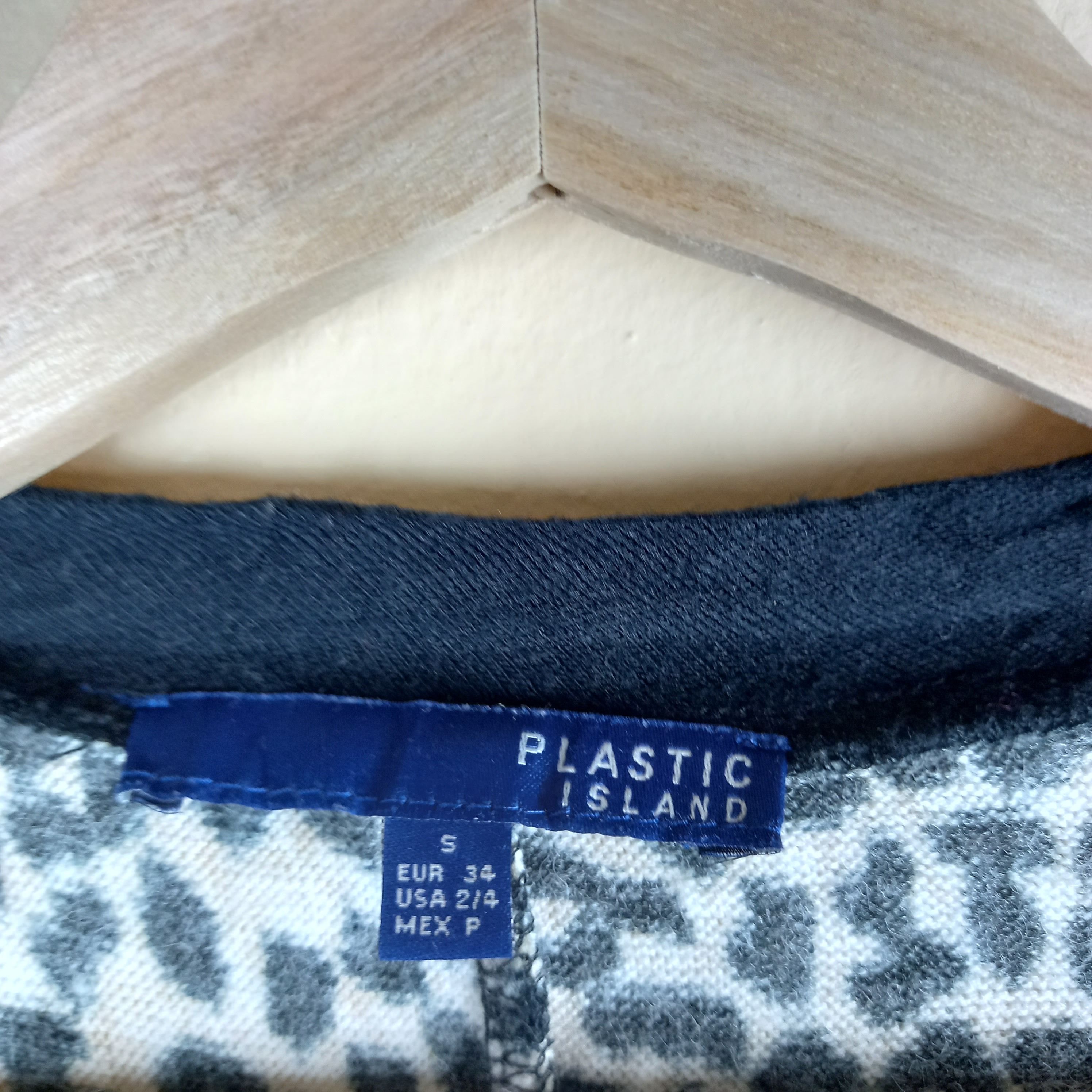 Designer Plastic Island :: Leopard full printed cardigan Size US S / EU 44-46 / 1 - 13 Thumbnail