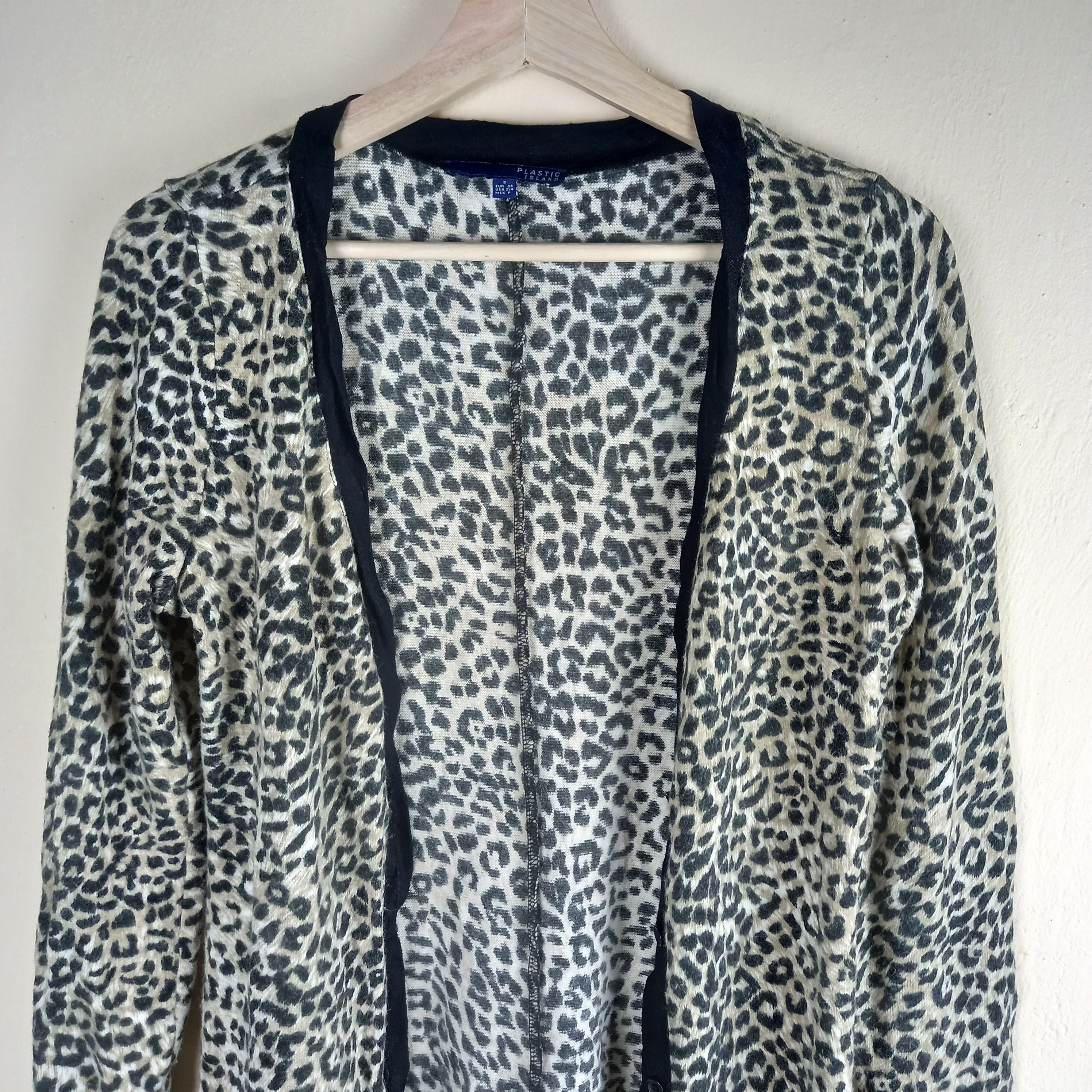 Designer Plastic Island :: Leopard full printed cardigan Size US S / EU 44-46 / 1 - 6 Thumbnail