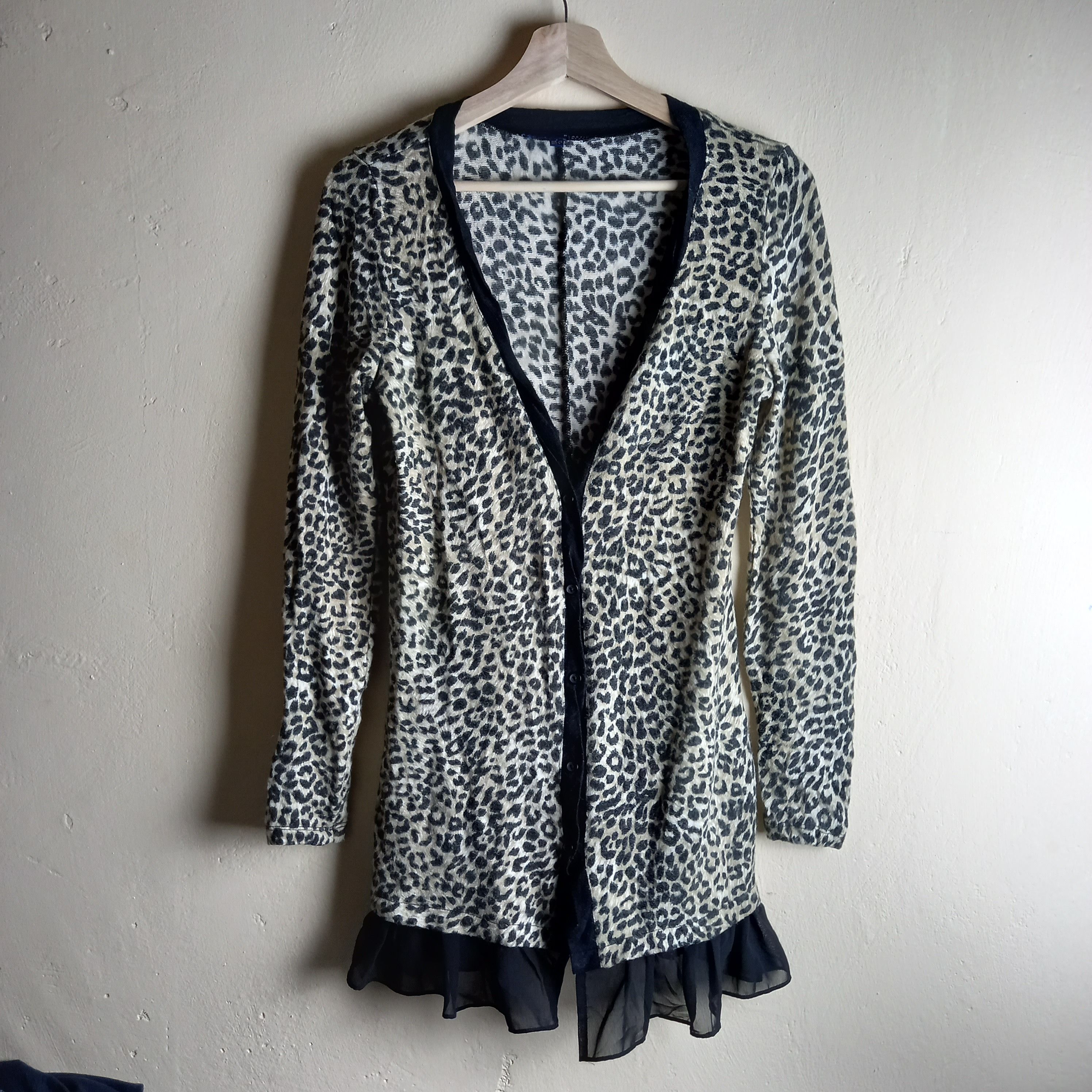 Designer Plastic Island :: Leopard full printed cardigan Size US S / EU 44-46 / 1 - 4 Thumbnail