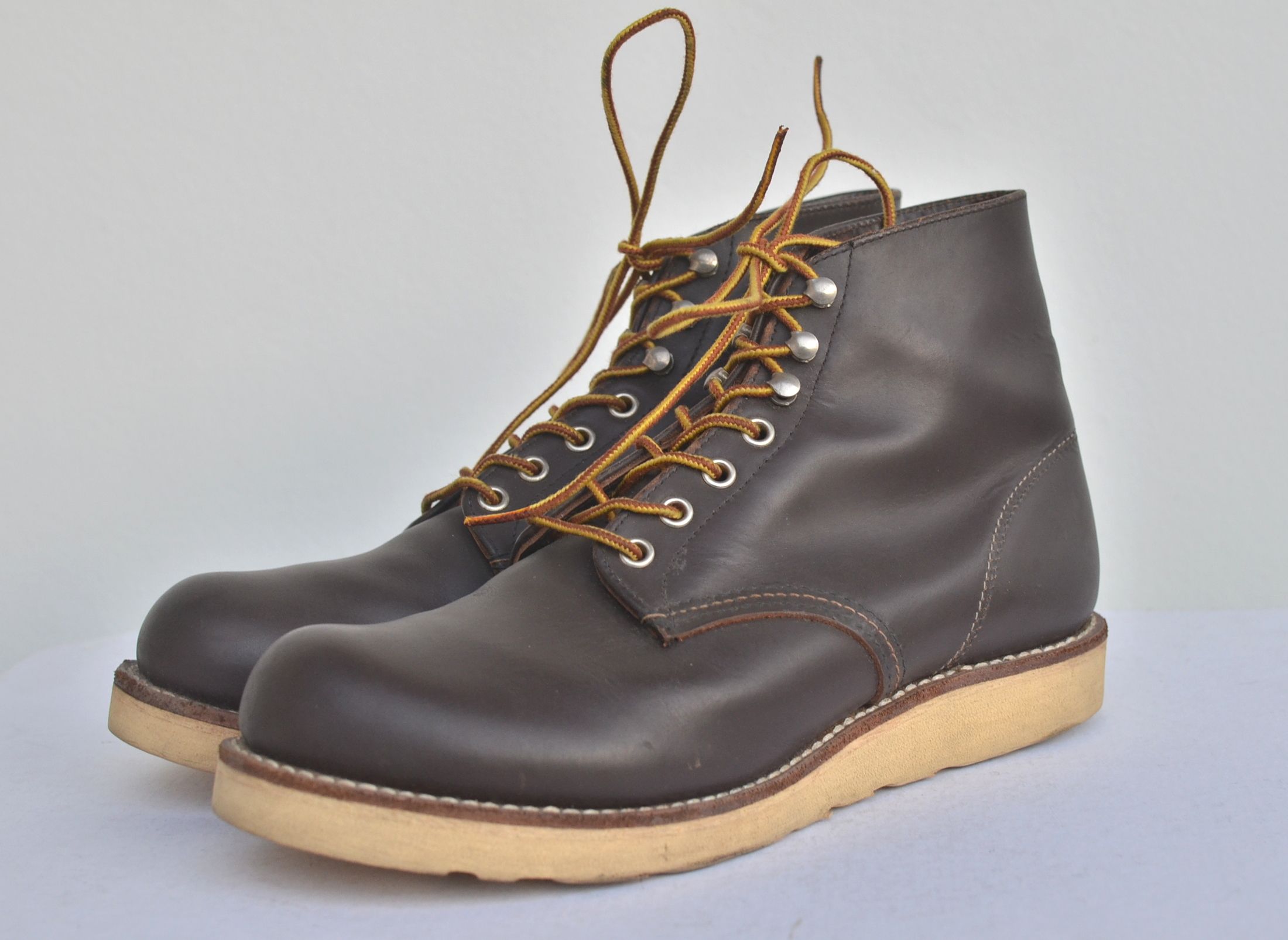 Red Wing Red Wing Heritage 8160 Classic Round Toe Chocolate Brown