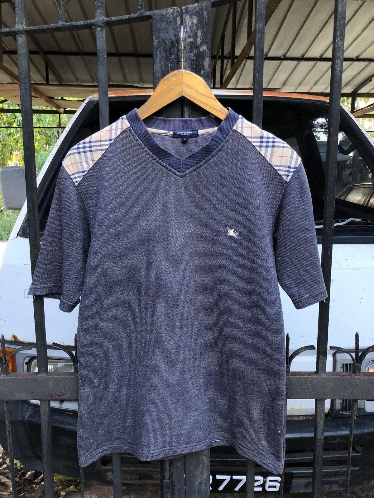 Burberry × Burberry Prorsum Burberry V Neck Tee Size US S / EU 44-46 / 1 - 1 Thumbnail