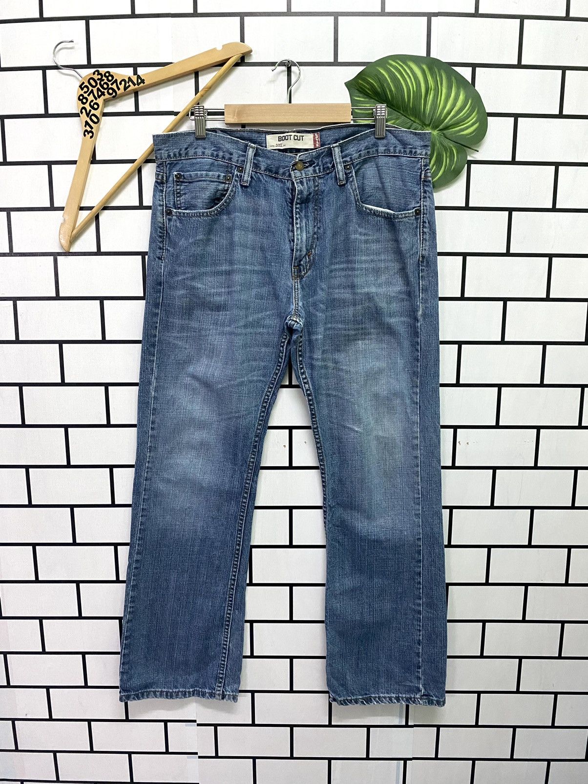 Vintage Levi's 527 Boot Cut Flared Denim -L58