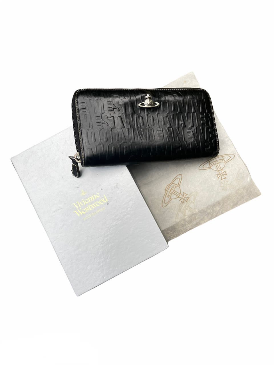 Designer × Vintage × Vivienne Westwood Vivienne Westwood Fullprint Spellout Round Zipper Wallet Size ONE SIZE - 1 Thumbnail