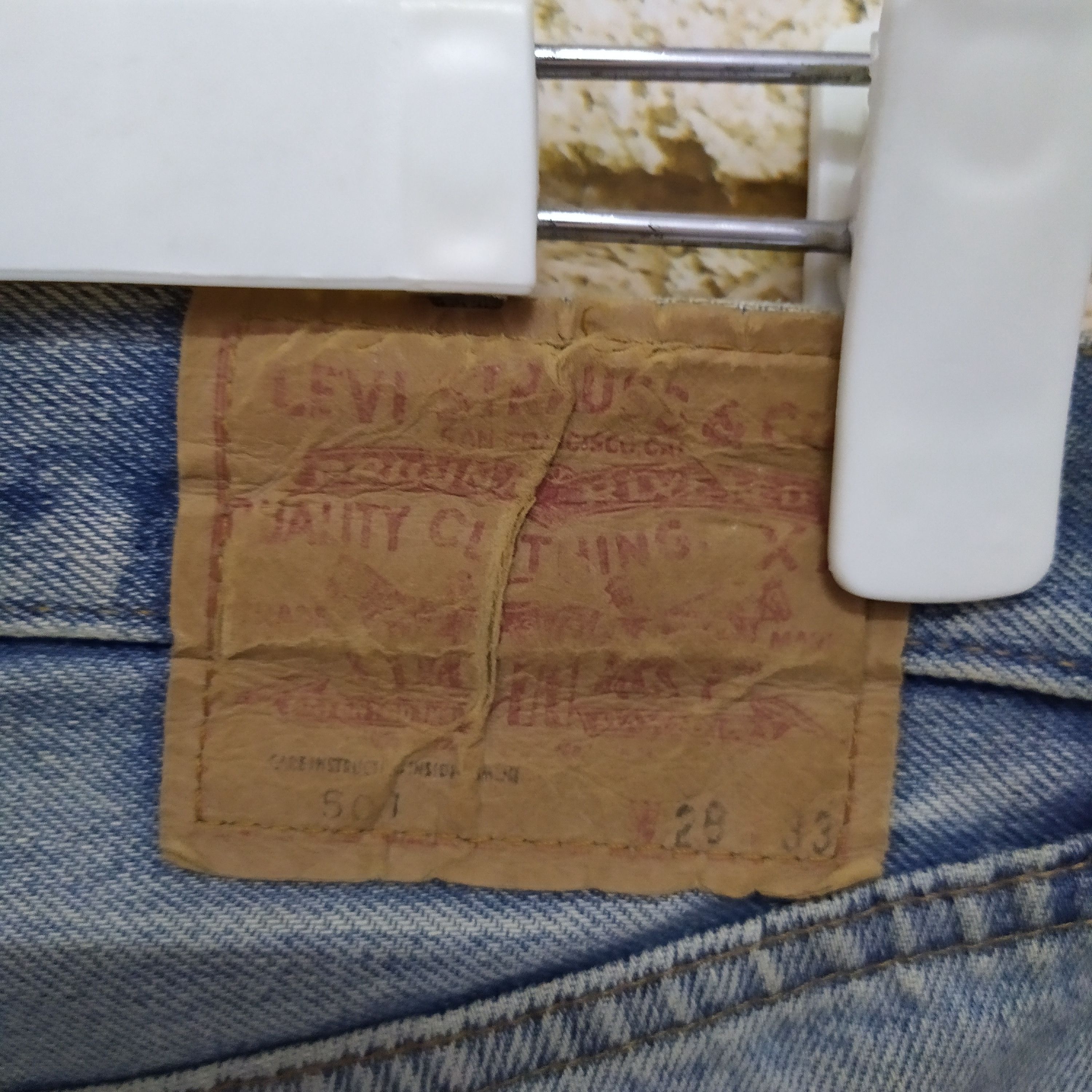 Levi's 80s LEVIS 501 SEVEDGE USA #524 DISTRESSED DENIM (D420) Size US 27 - 8 Thumbnail
