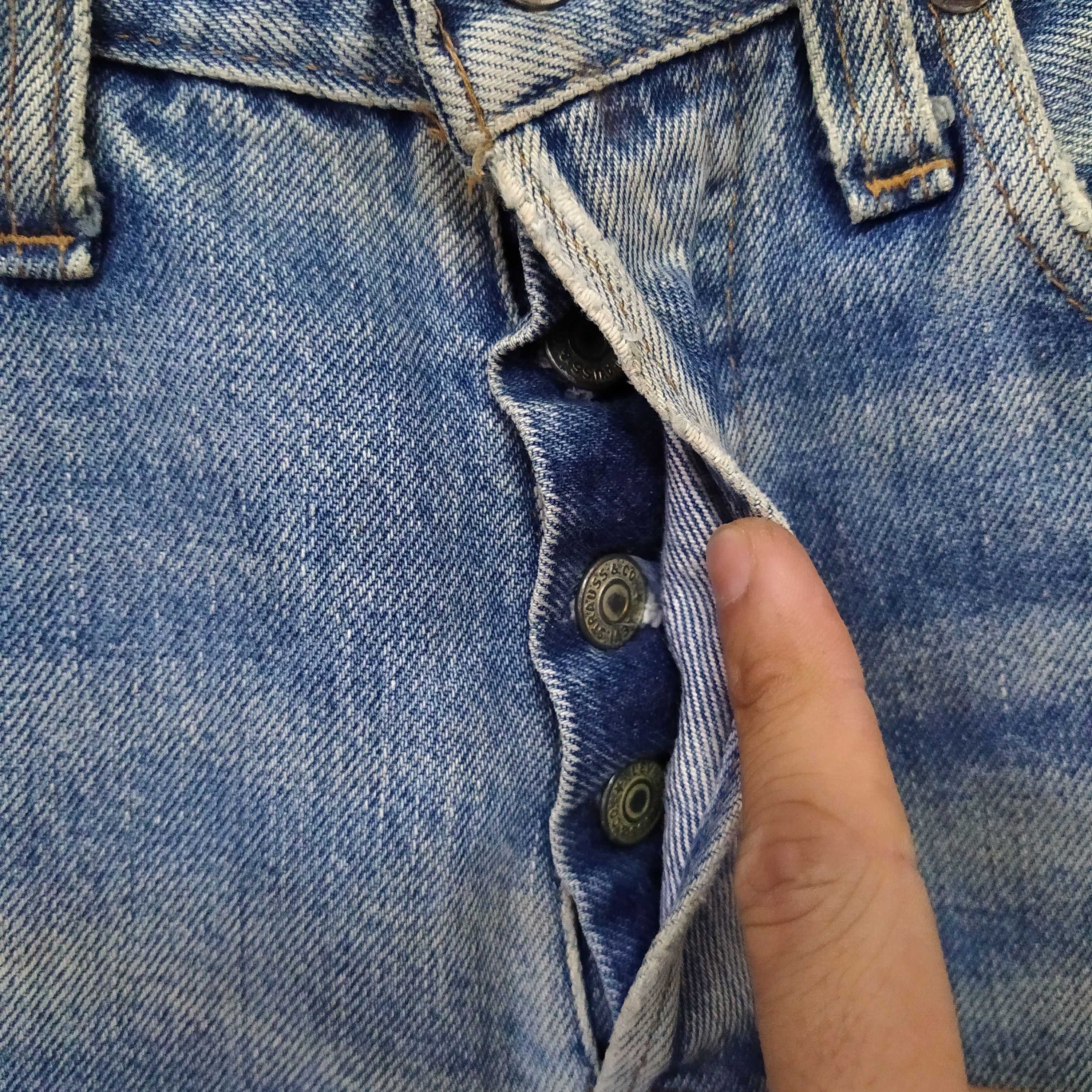 Levi's 80s LEVIS 501 SEVEDGE USA #524 DISTRESSED DENIM (D420) Size US 27 - 4 Thumbnail