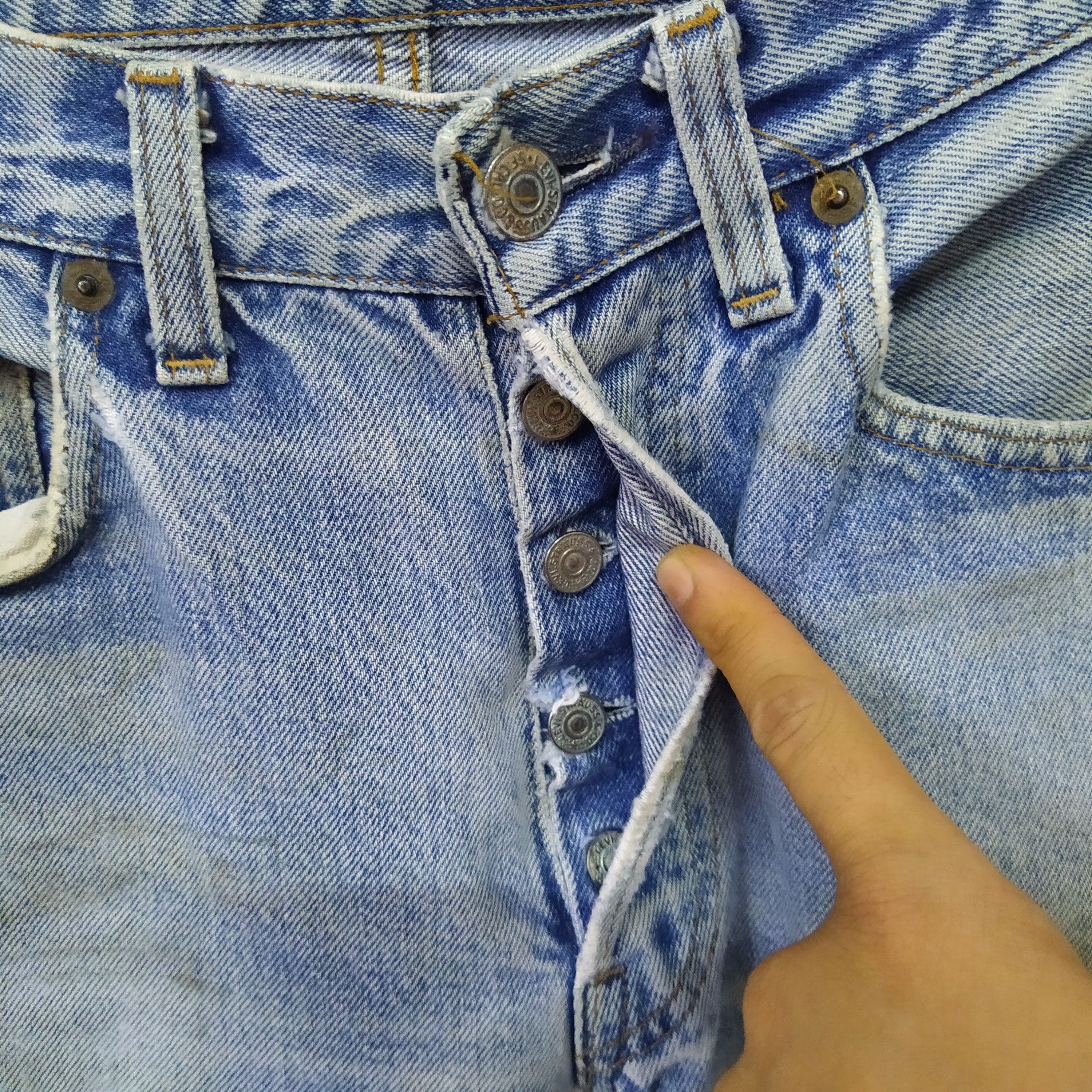 Levi's 1981 LEVI 501 SELVEDGE #558 DISTRESSED DENIM COBAIN (D424) Size US 28 / EU 44 - 4 Thumbnail