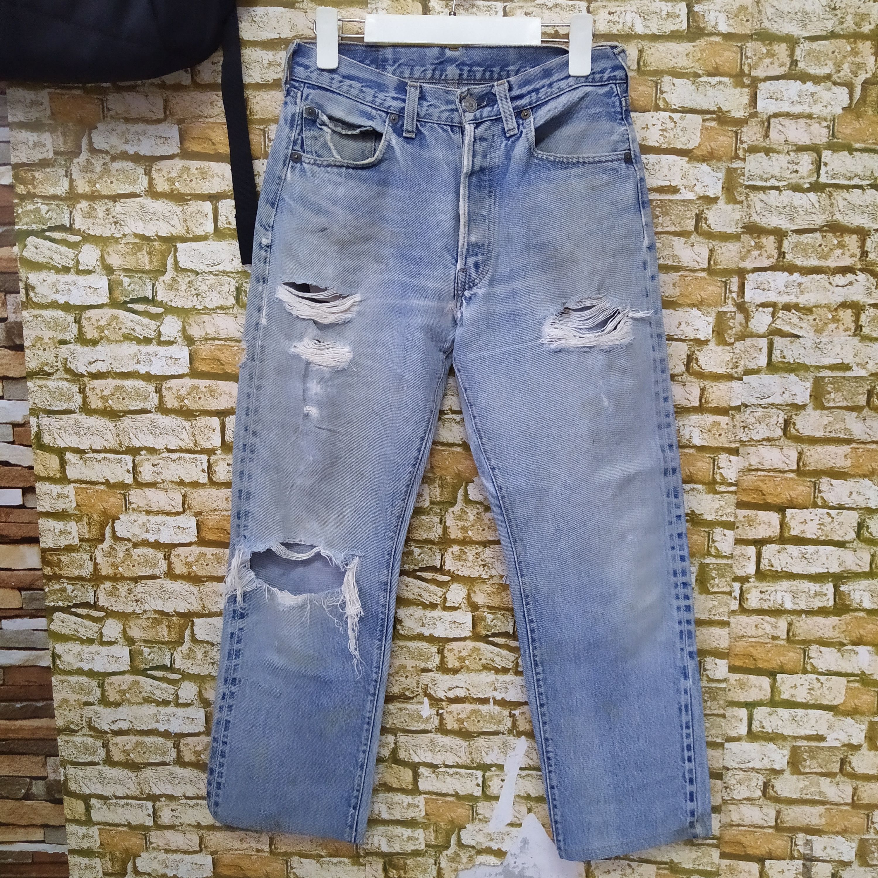 Levi's 1981 LEVI 501 SELVEDGE #558 DISTRESSED DENIM COBAIN (D424) Size US 28 / EU 44 - 1 Thumbnail