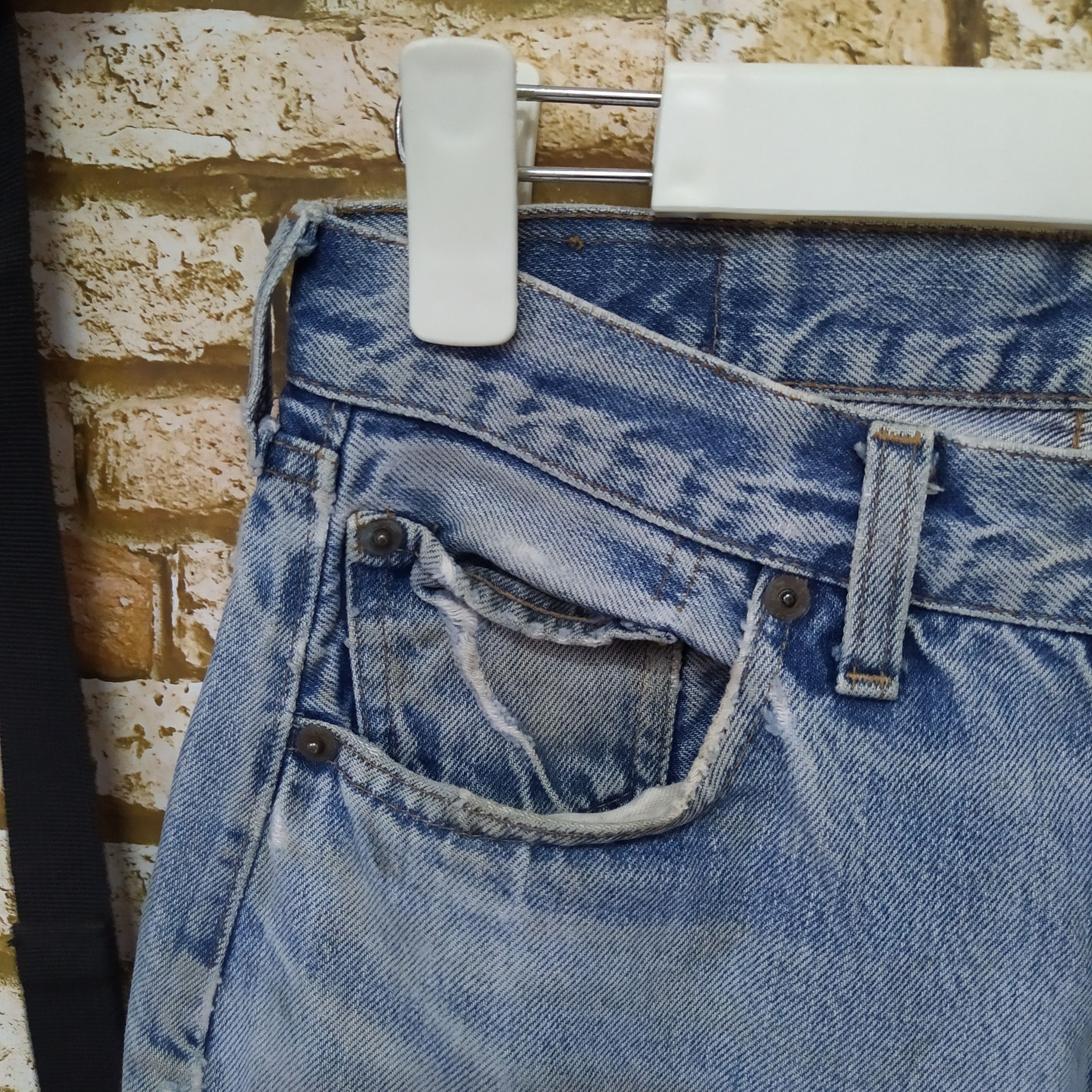 Levi's 1981 LEVI 501 SELVEDGE #558 DISTRESSED DENIM COBAIN (D424) Size US 28 / EU 44 - 6 Thumbnail