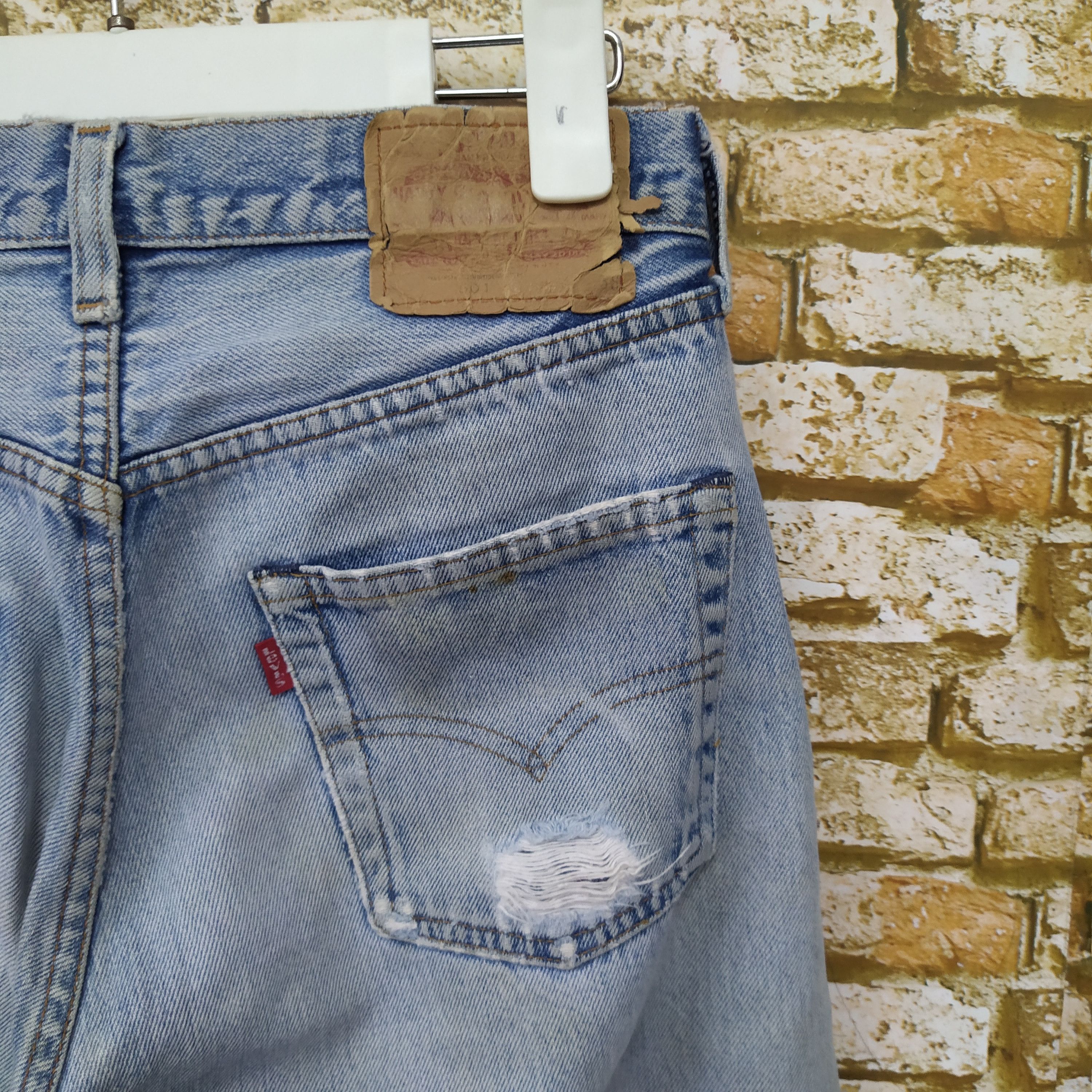 Levi's 1981 LEVI 501 SELVEDGE #558 DISTRESSED DENIM COBAIN (D424) Size US 28 / EU 44 - 8 Thumbnail