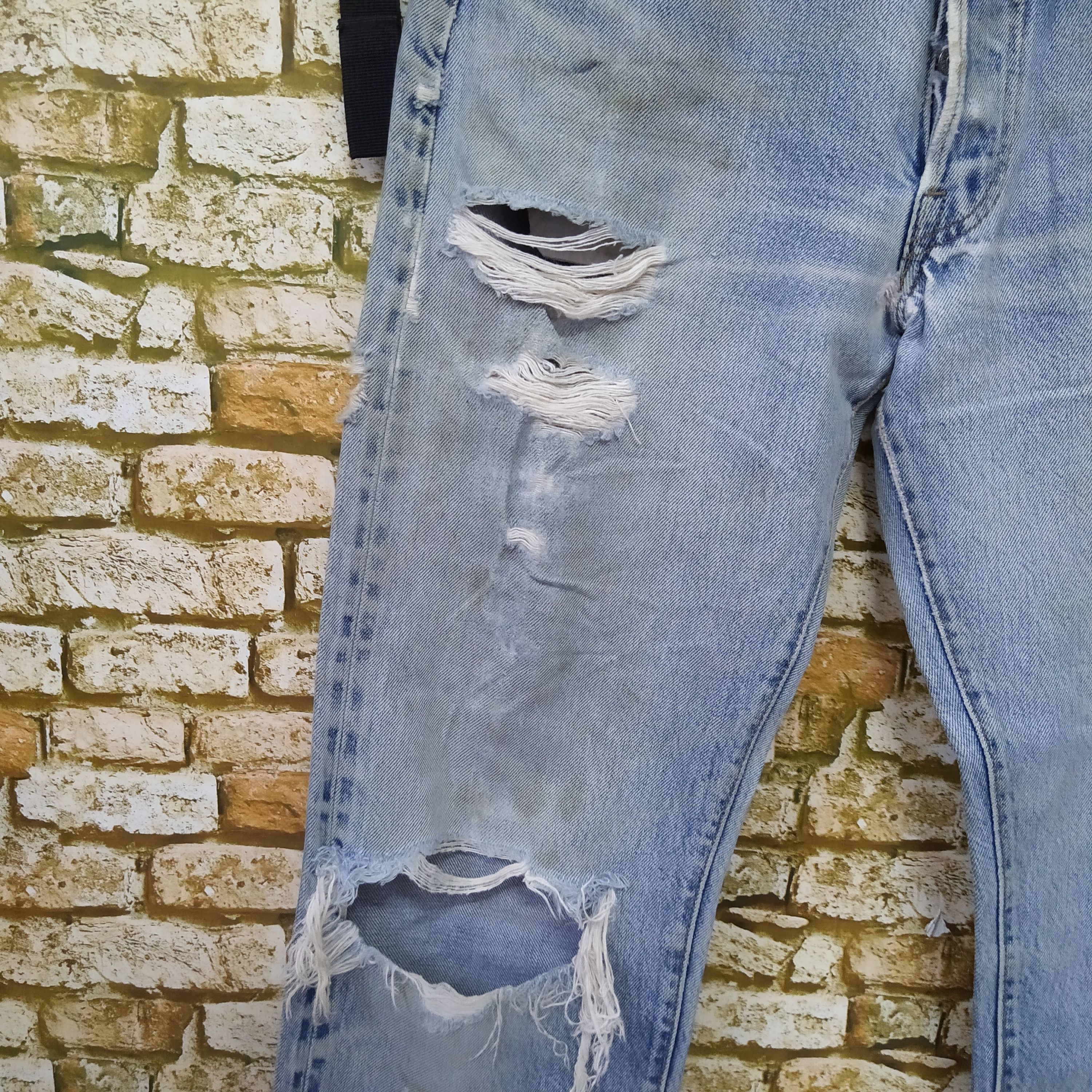 Levi's 1981 LEVI 501 SELVEDGE #558 DISTRESSED DENIM COBAIN (D424) Size US 28 / EU 44 - 2 Thumbnail