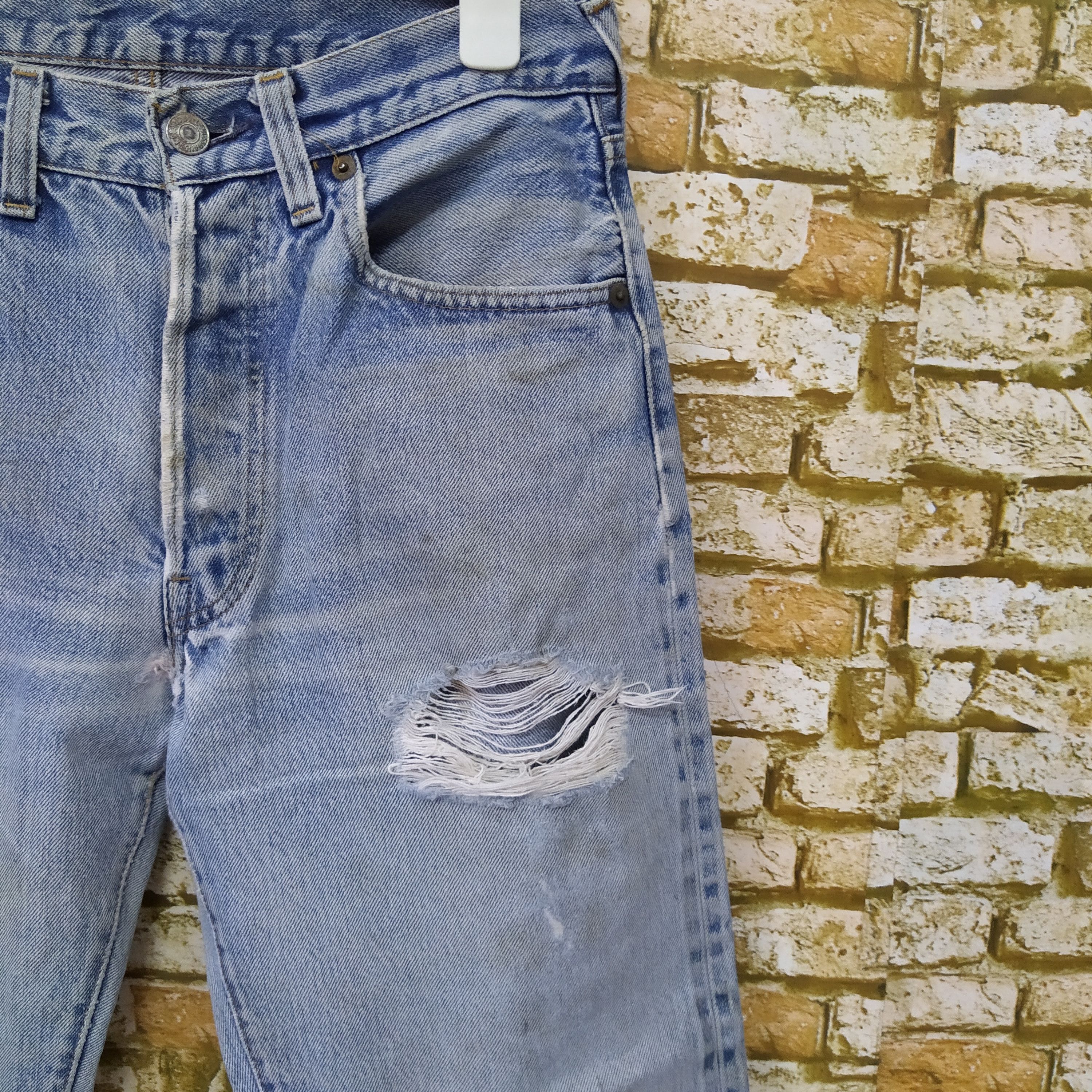 Levi's 1981 LEVI 501 SELVEDGE #558 DISTRESSED DENIM COBAIN (D424) Size US 28 / EU 44 - 3 Thumbnail