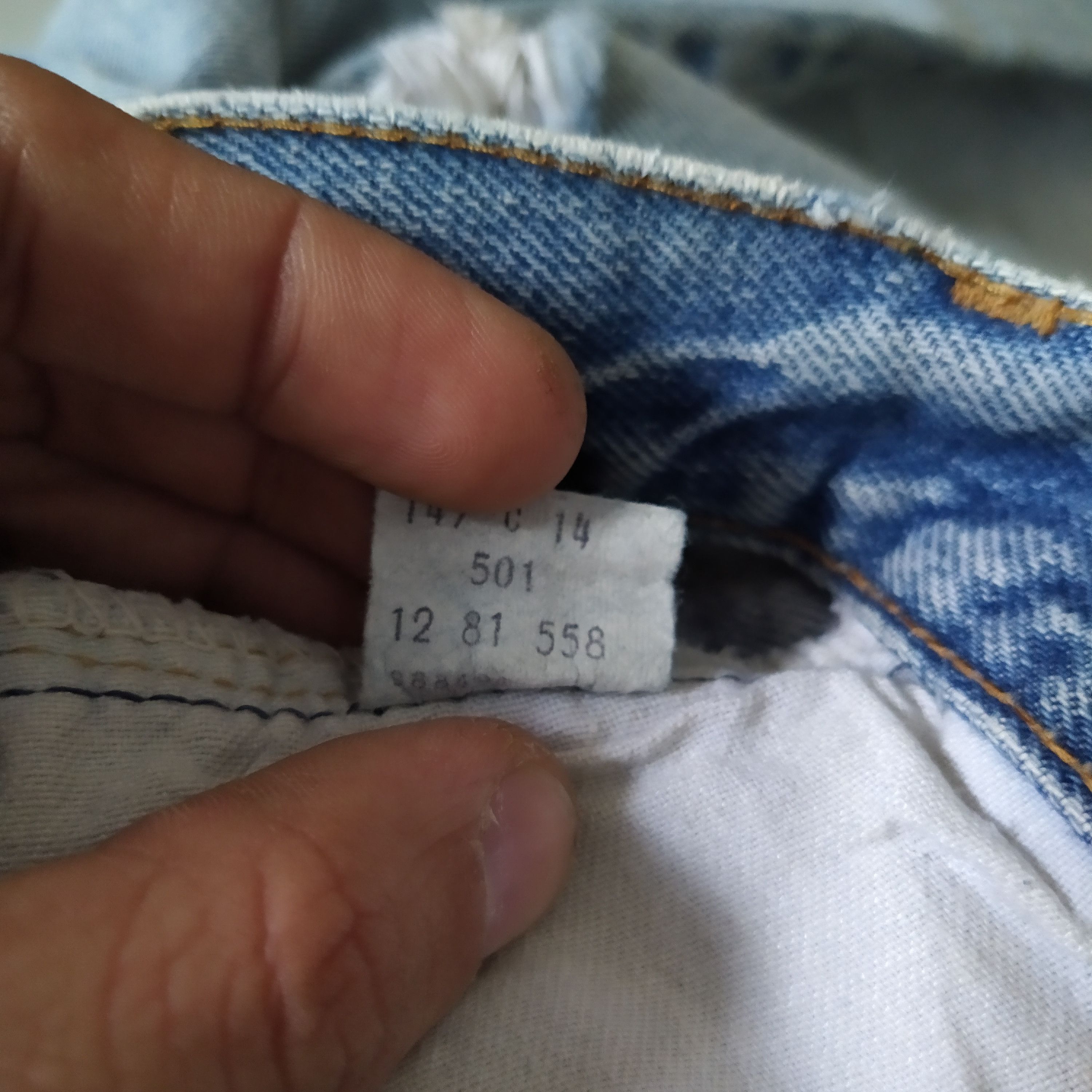 Levi's 1981 LEVI 501 SELVEDGE #558 DISTRESSED DENIM COBAIN (D424) Size US 28 / EU 44 - 12 Thumbnail