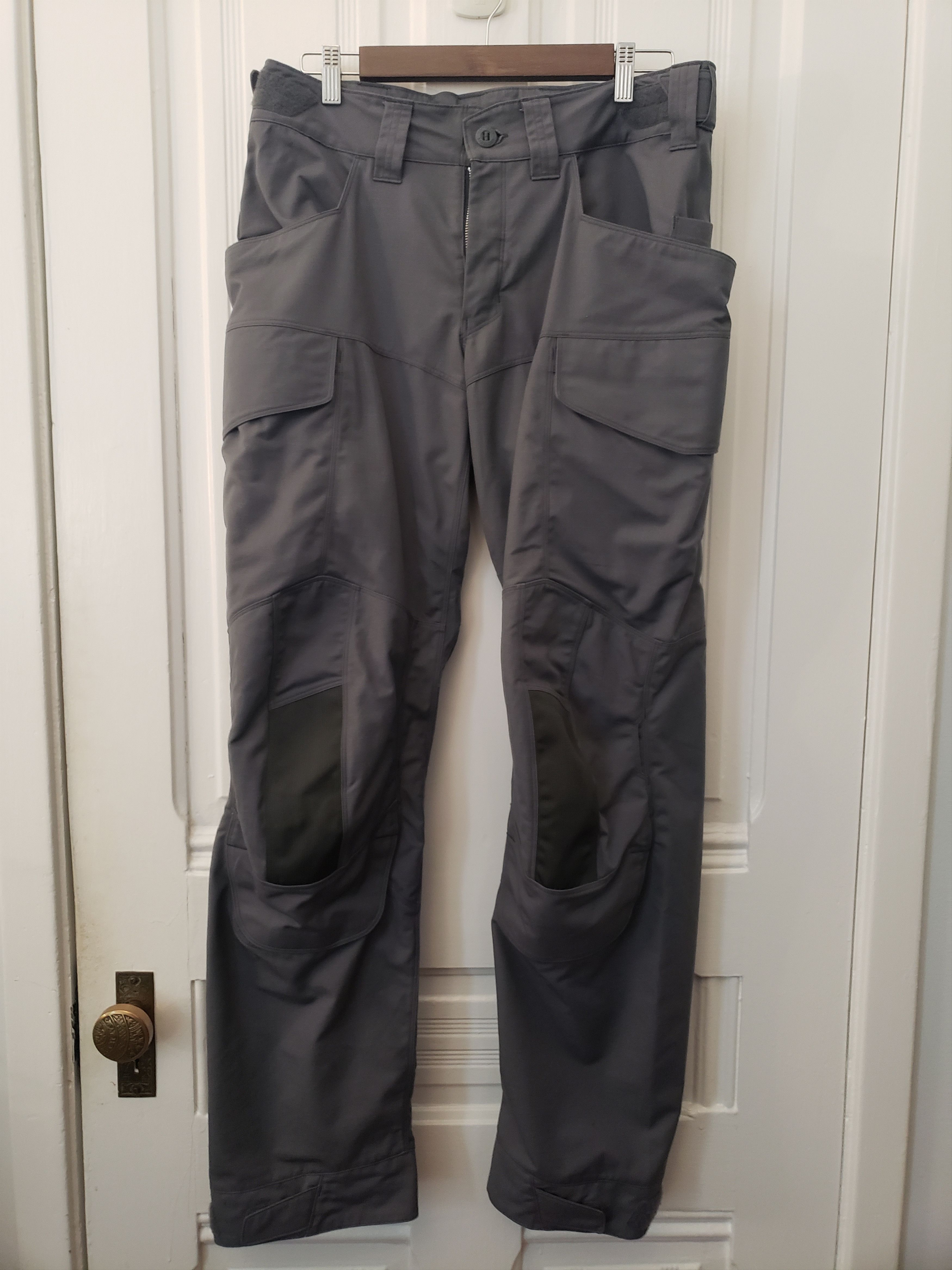 Arc'Teryx Arc'Teryx LEAF Assault Pants Wolf Grey w/ Knee Pads | Grailed