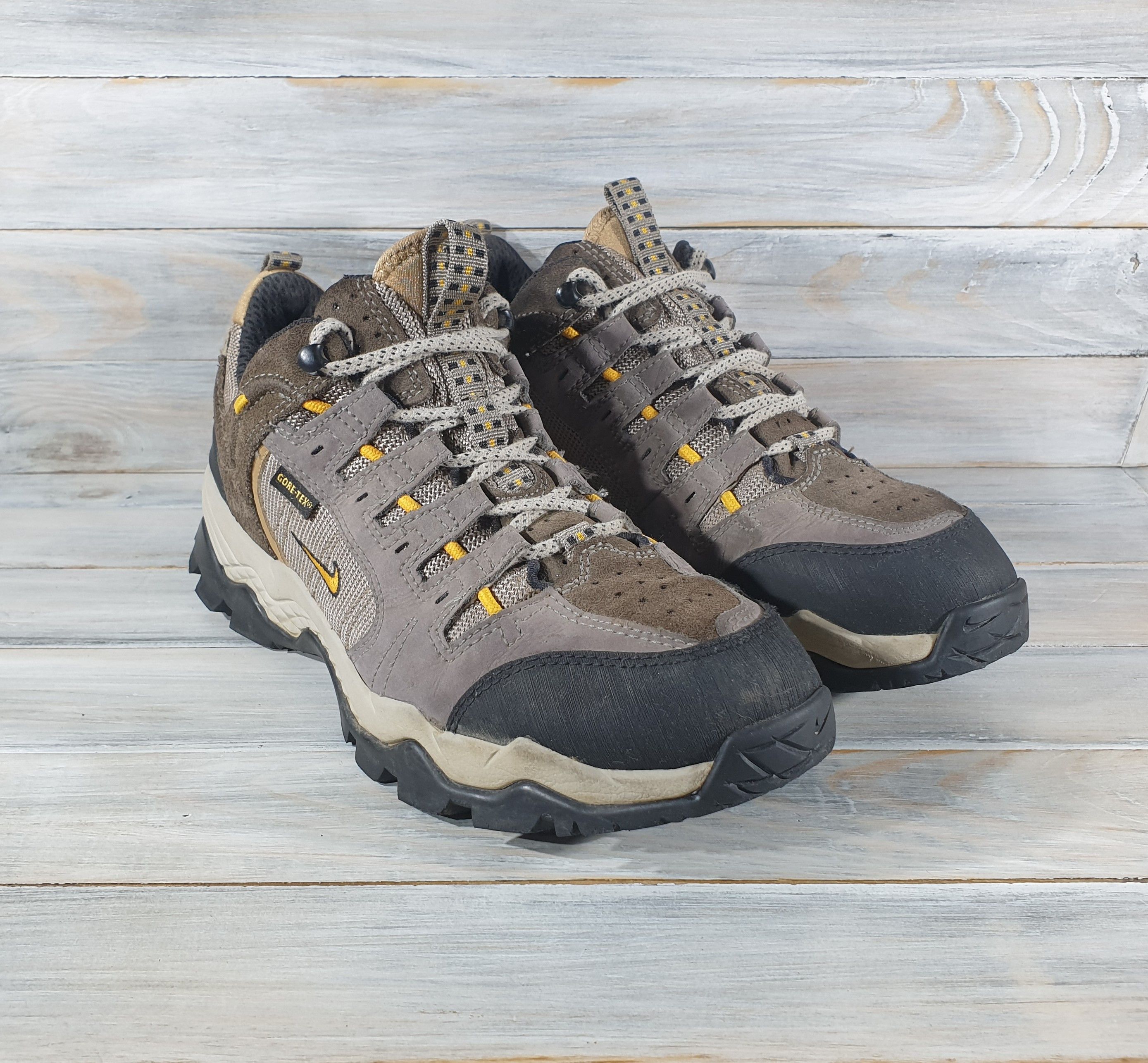 Goretex Vintage Nike Tengu II Gore-Tex Iron / Gold Leaf / Shale Size US 8.5 / EU 41-42 - 2 Thumbnail