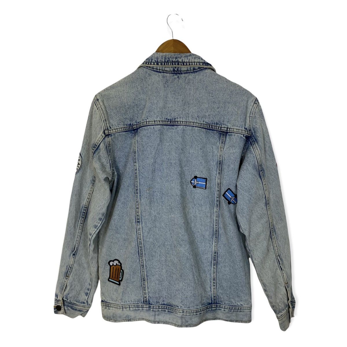 Pull & Bear PULL & BEAR MULTI PATCHES TRUCKER DENIM JACKET Size US M / EU 48-50 / 2 - 2 Thumbnail