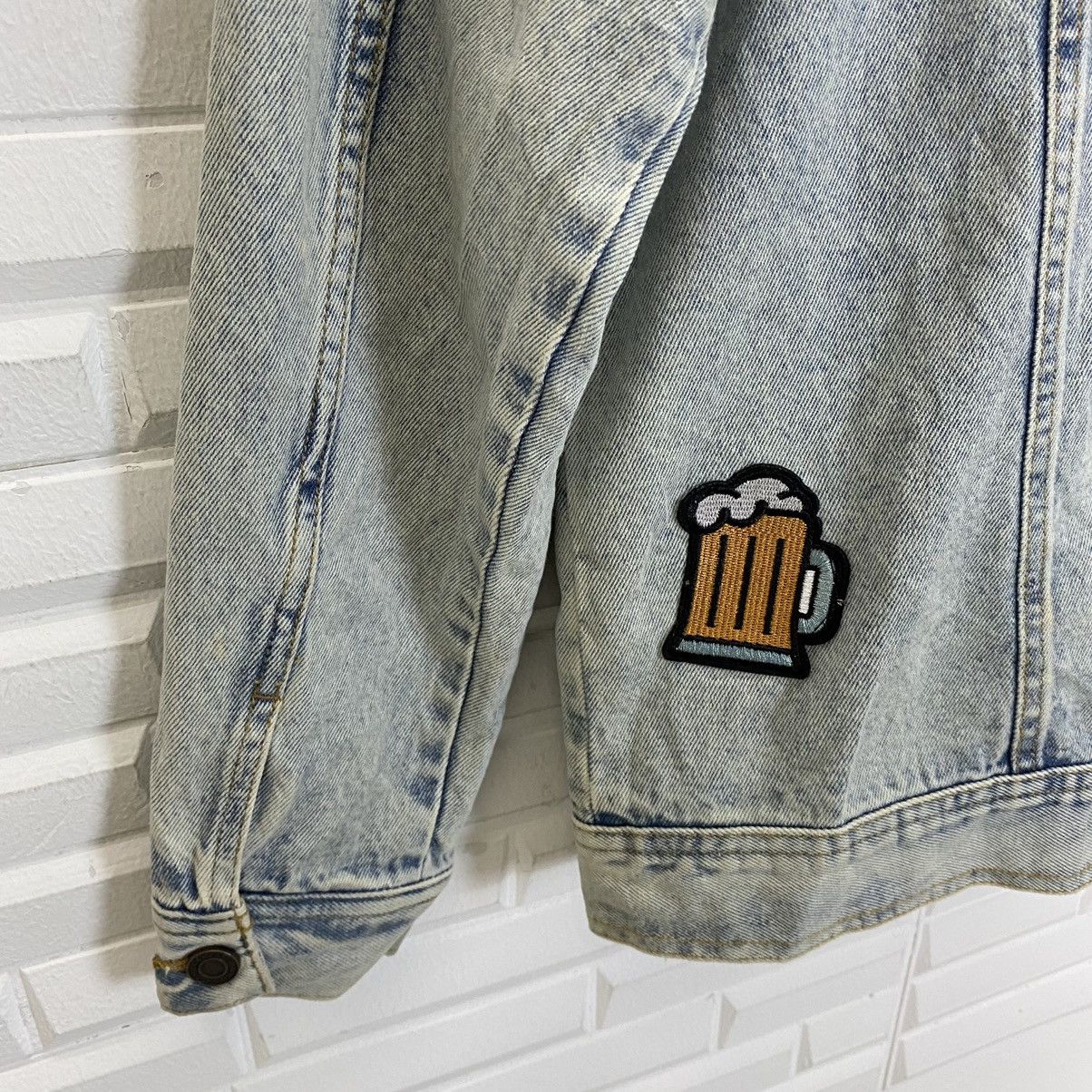 Pull & Bear PULL & BEAR MULTI PATCHES TRUCKER DENIM JACKET Size US M / EU 48-50 / 2 - 11 Thumbnail